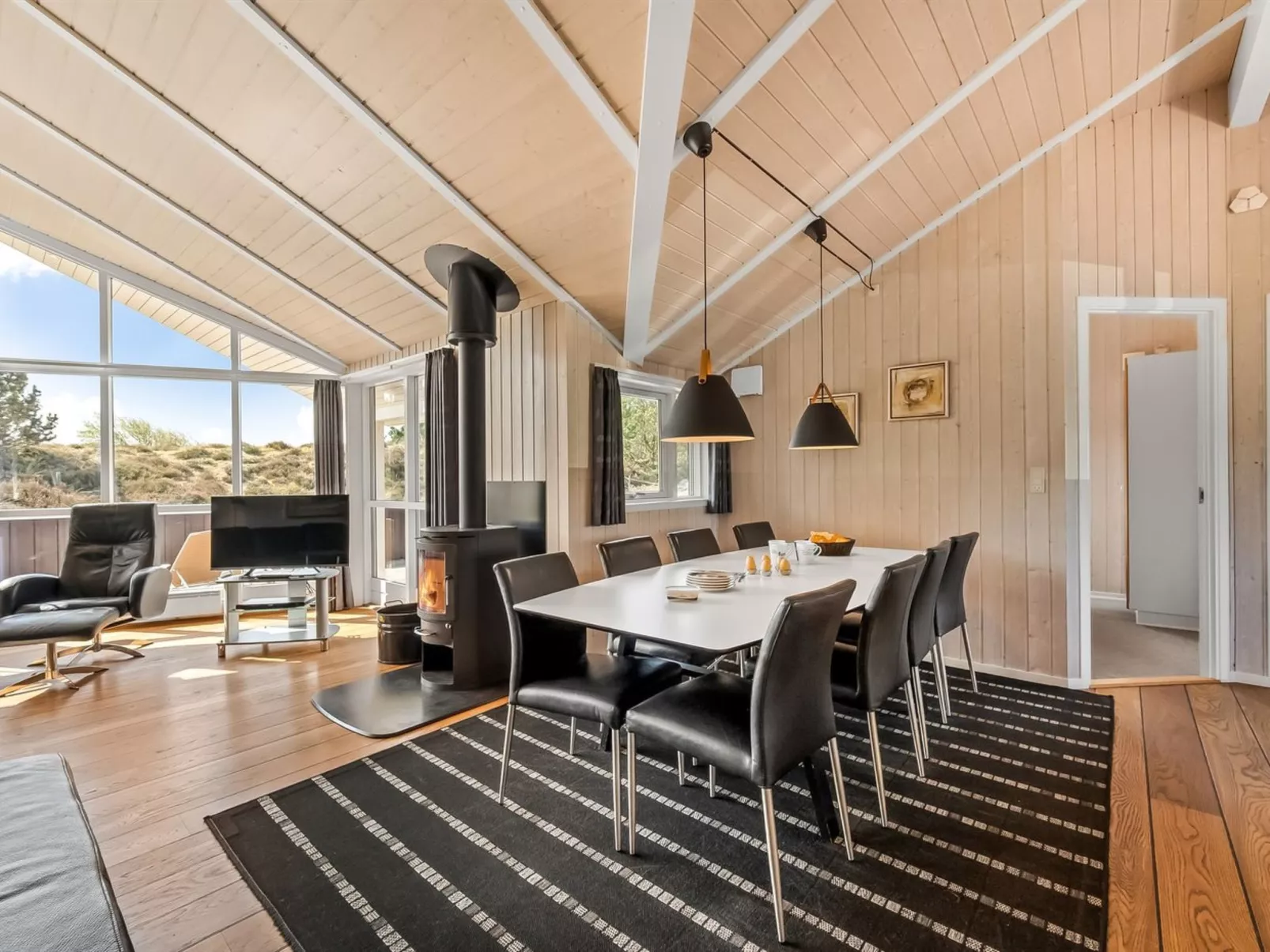 "Arine" - 700m to the fjord - Inside