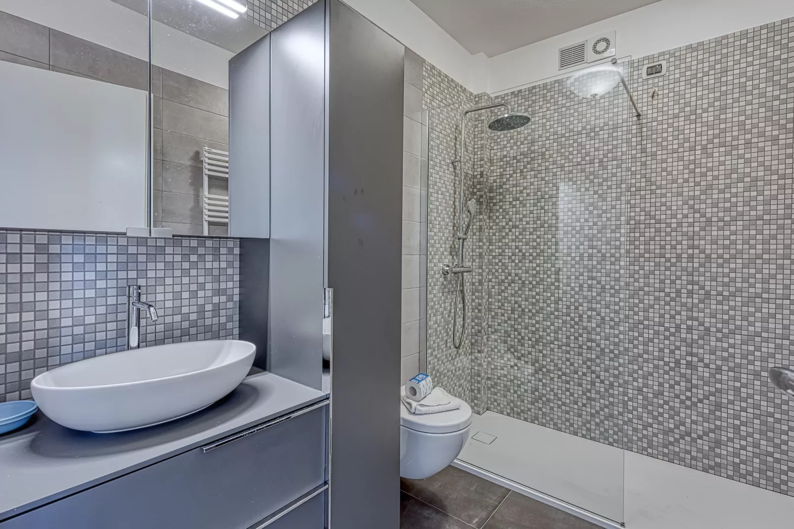 RESIDENCE PORTO LETIZIA - PALACE-1ROOM APT 4 PAX LAKE VIEW DELUXE 8206 - P1LD4 - Badezimmer