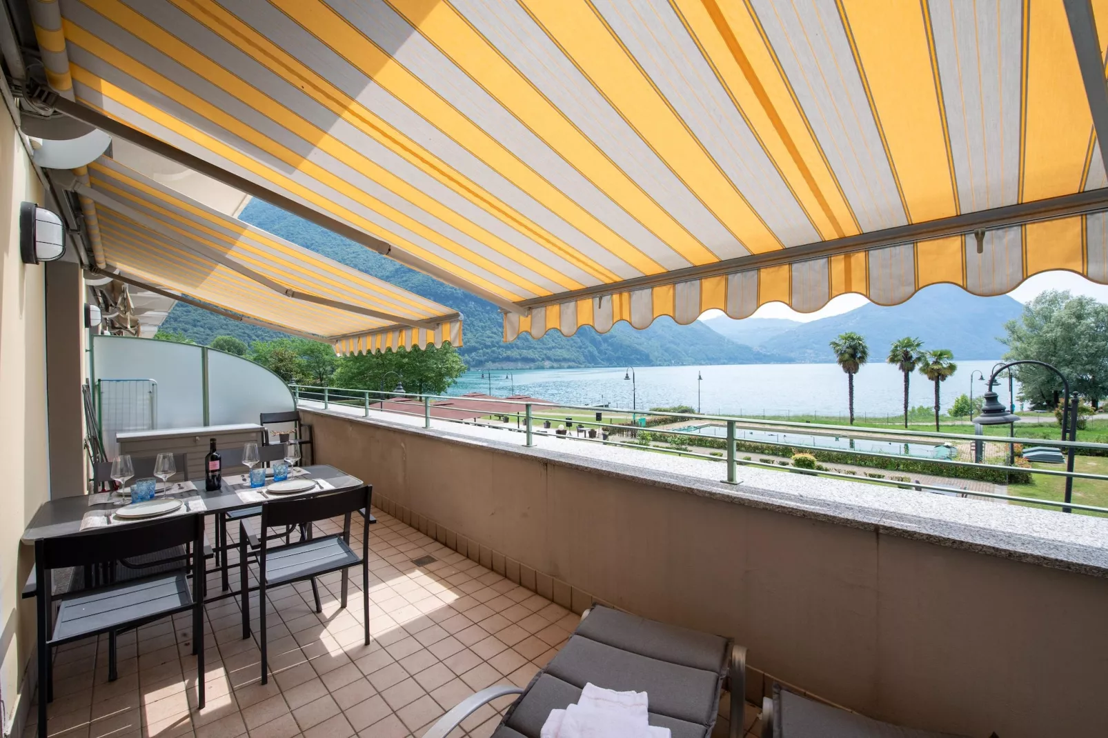 RESIDENCE PORTO LETIZIA - PALACE-2ROOM APT 6 PAX LAKE VIEW DELUXE 8210 - P2LD6 - Terrace balcony