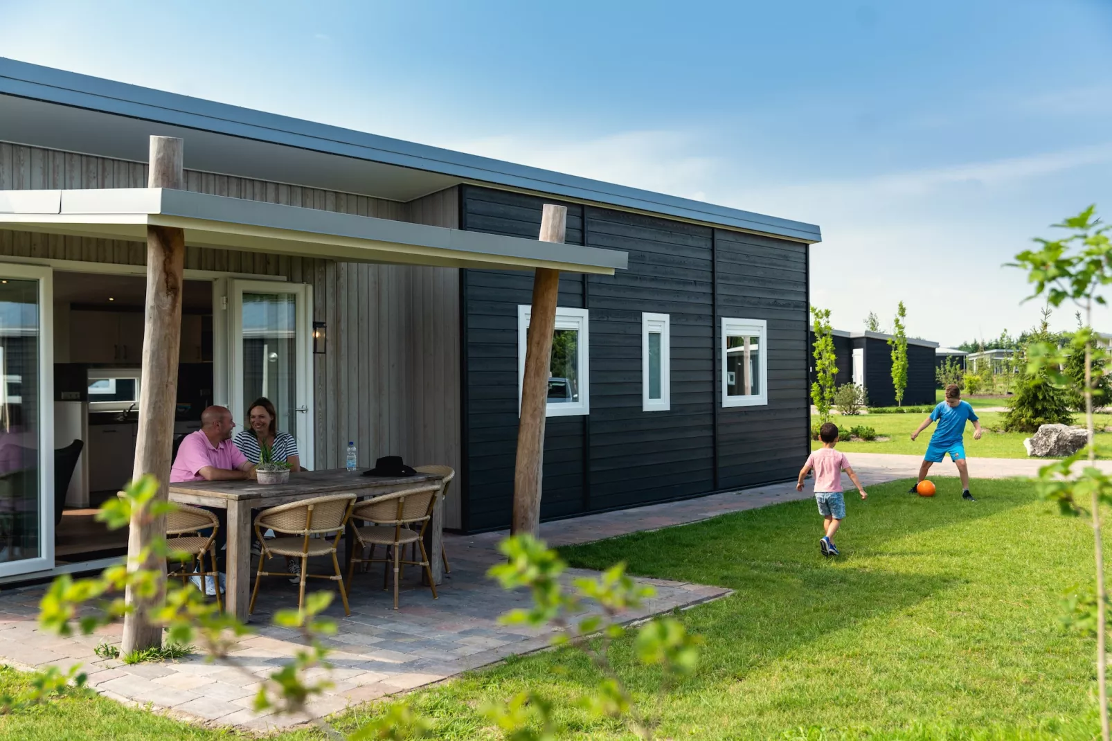 Raccoon Lodge-Jardins en été