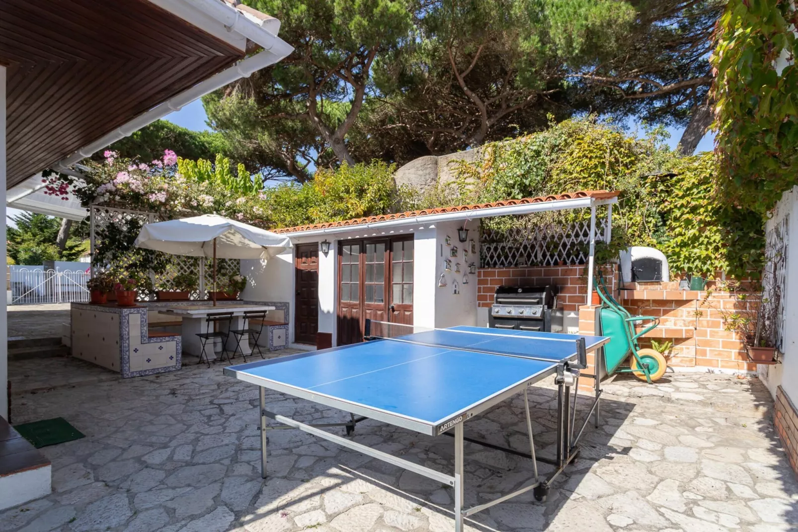 Charming  House and Terrace By Gt House-Ausstattung