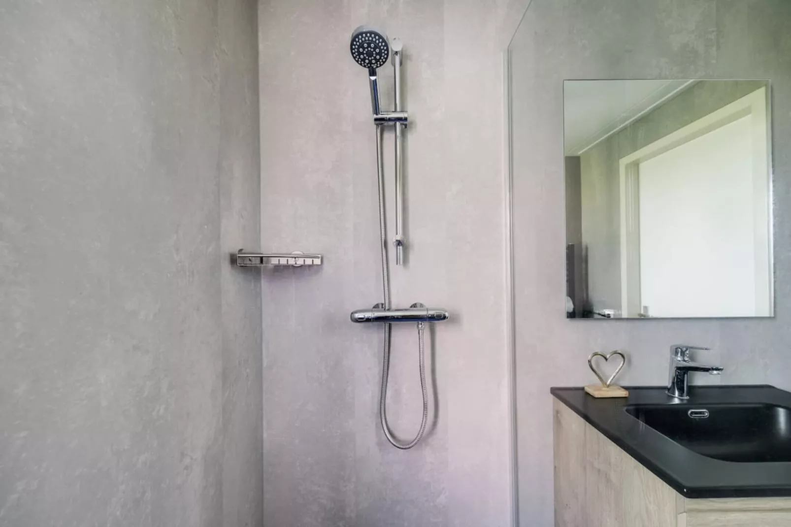 92 | Gaai | Prachtige bungalow nabij natuur-Bathroom