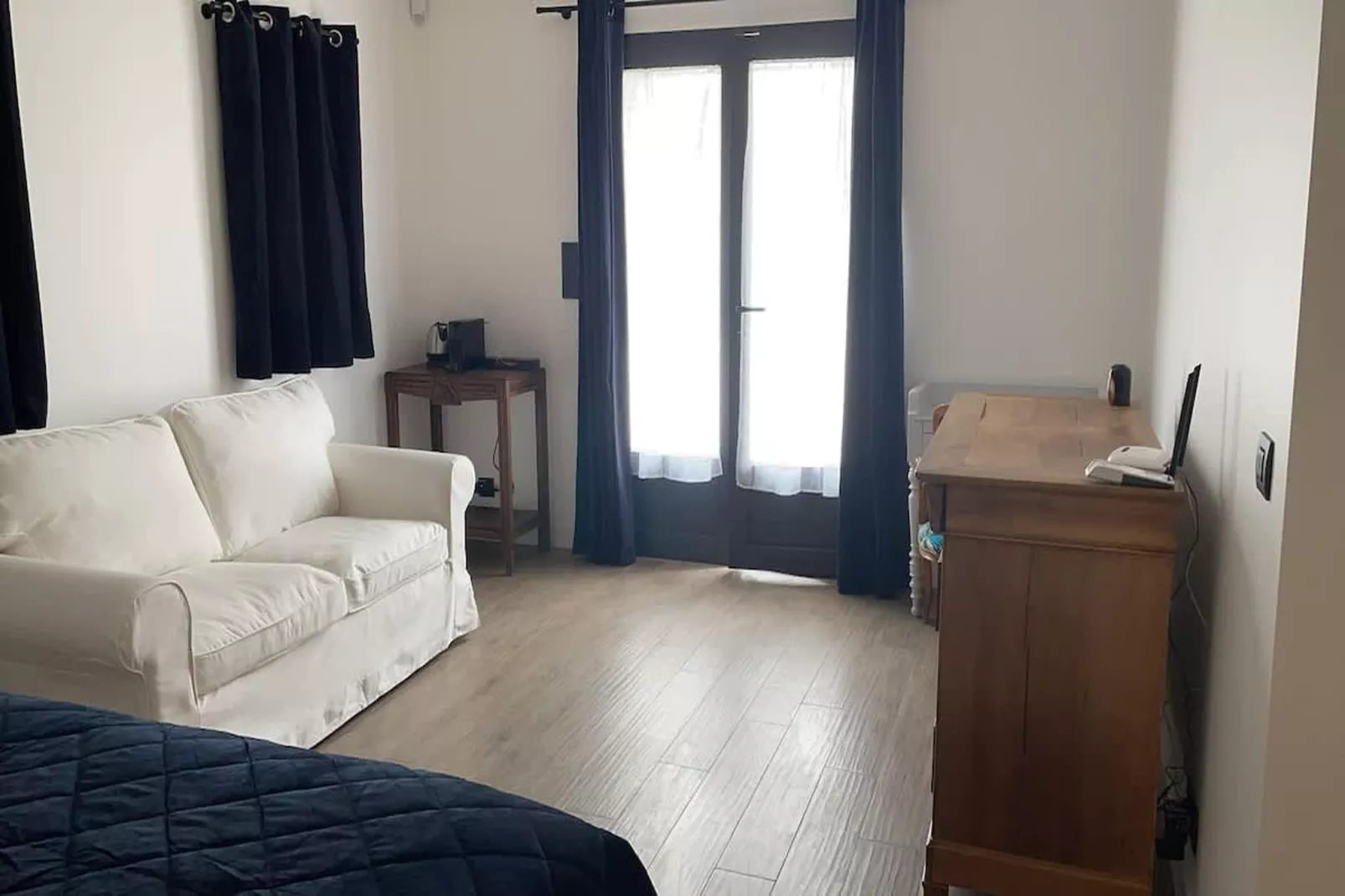 Charmant Mas Provençal avec piscine et jacuzzis-Living room