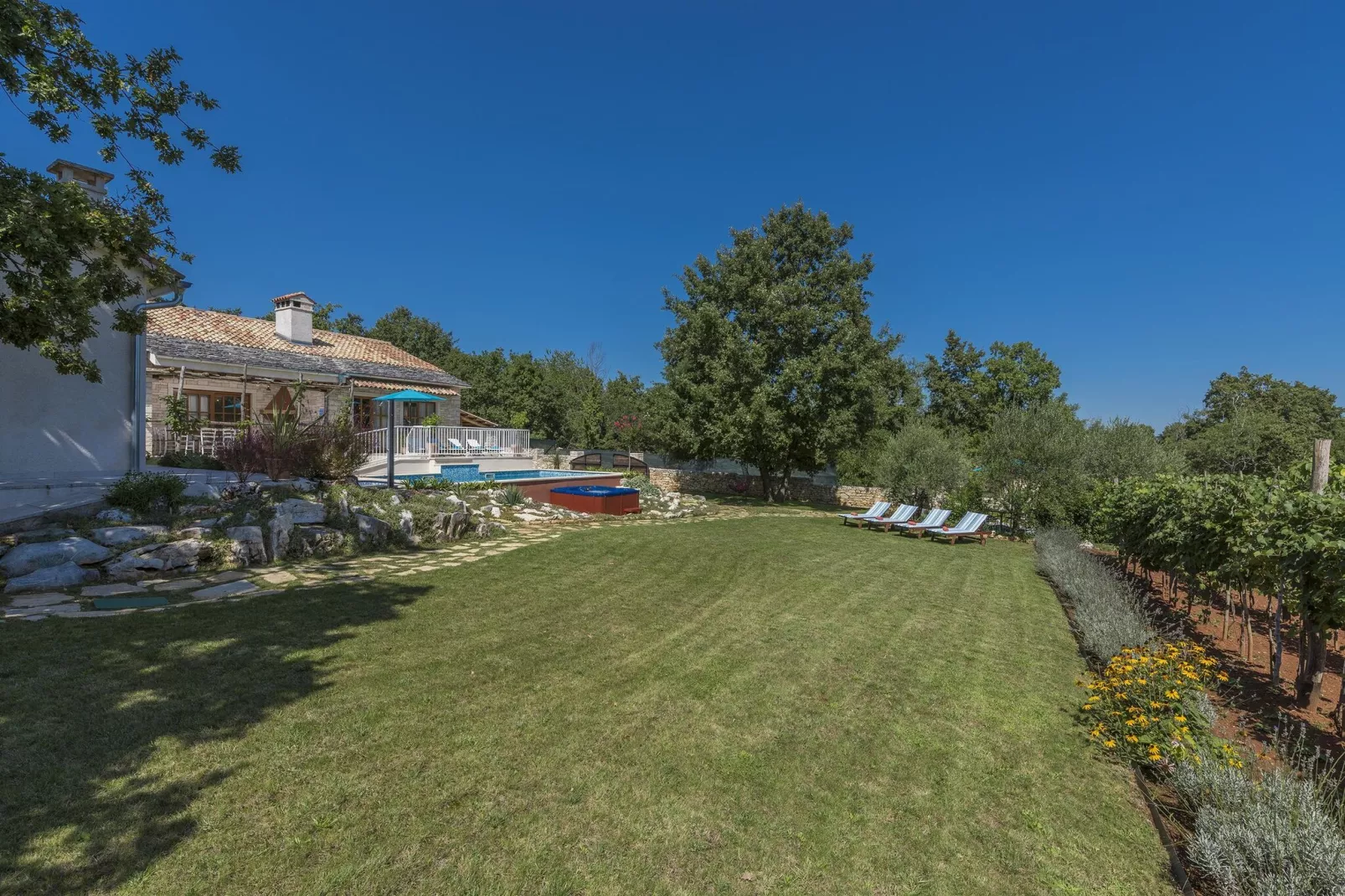 Villa Lipica - Garten Sommer