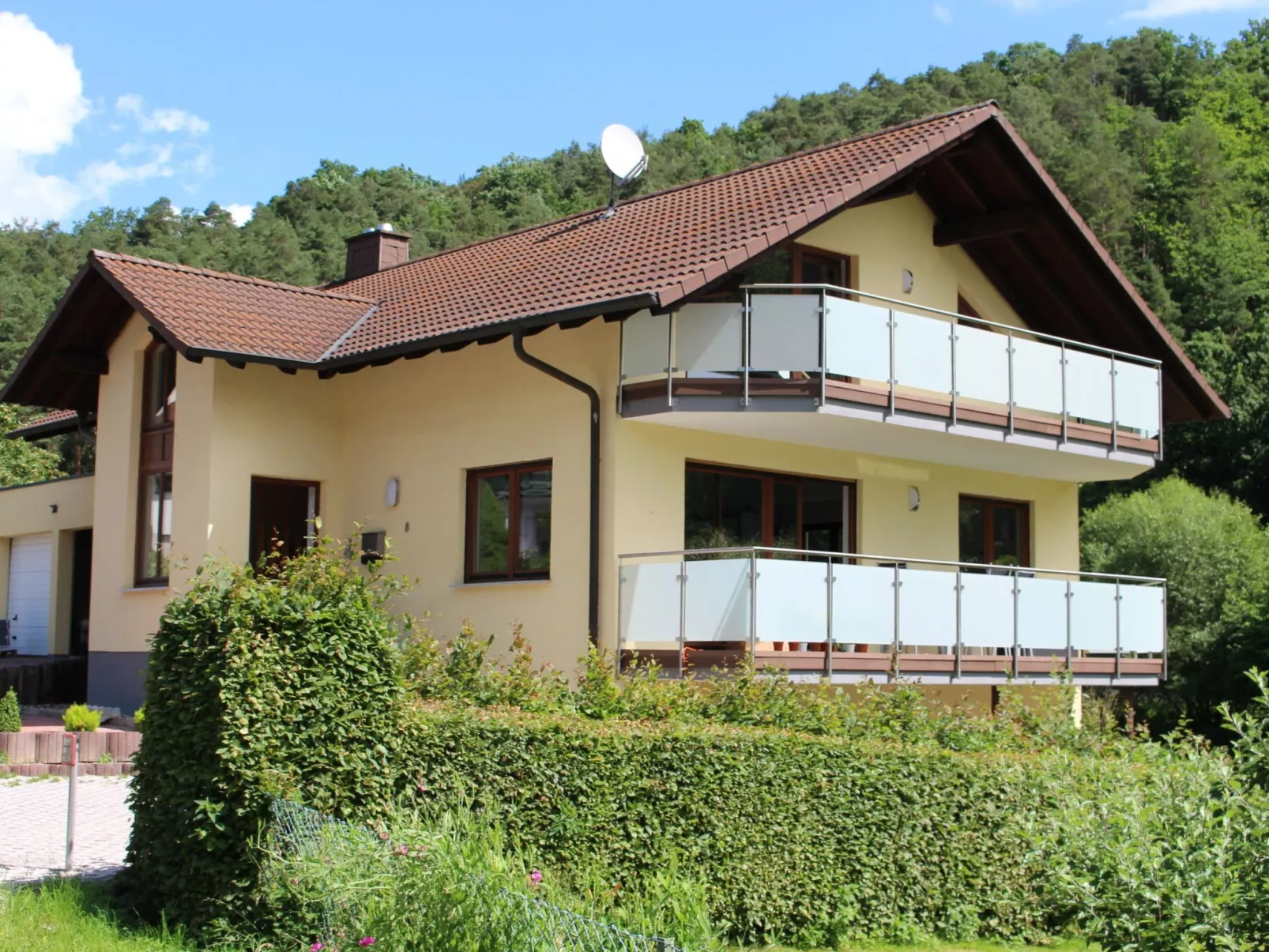 Nettes Ferienhaus in Hemfurth-Edersee mit Großer Terrasse - Image-tags.info