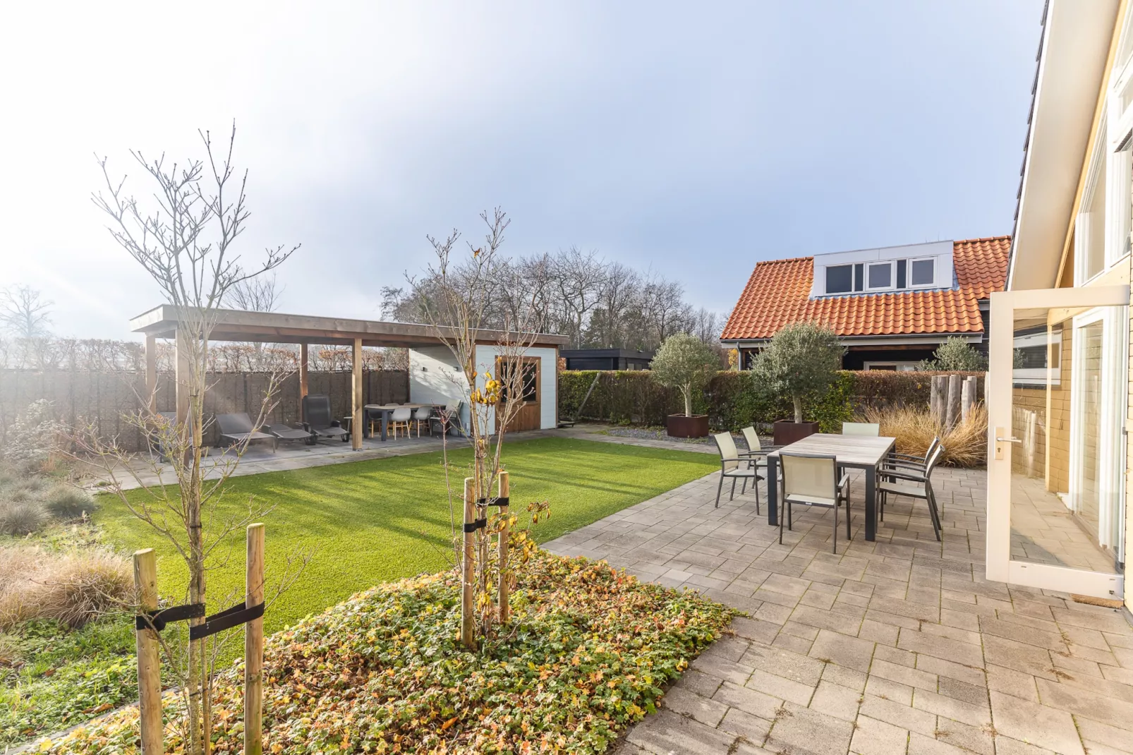 Zonnedorp 7 De Meerpaal in Renesse | Comfortable holiday house close to the beach - Gardens in summer