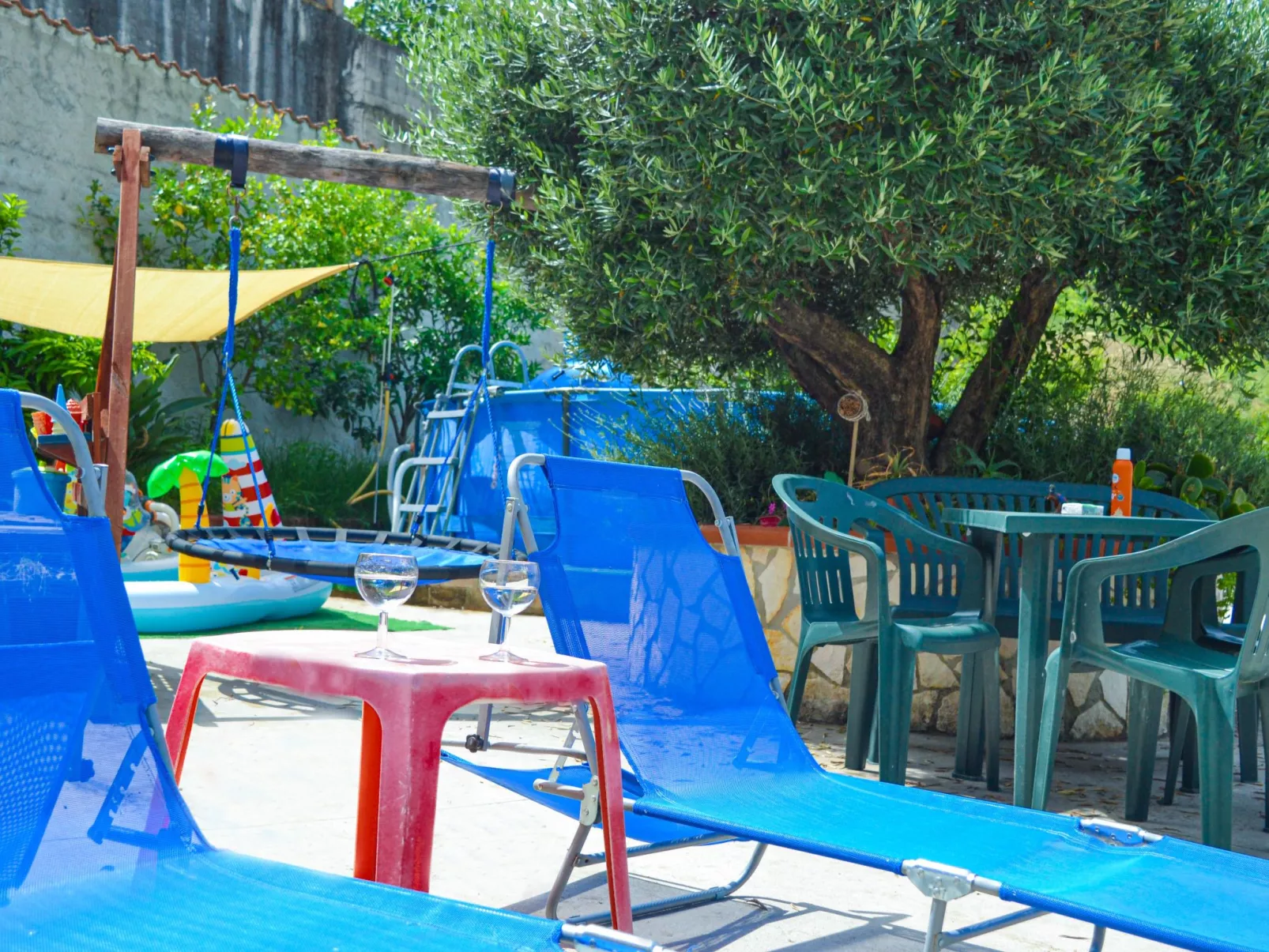 Mit privatem Garten, Meerblick und Gemeinschaftspool - Image-tags.info