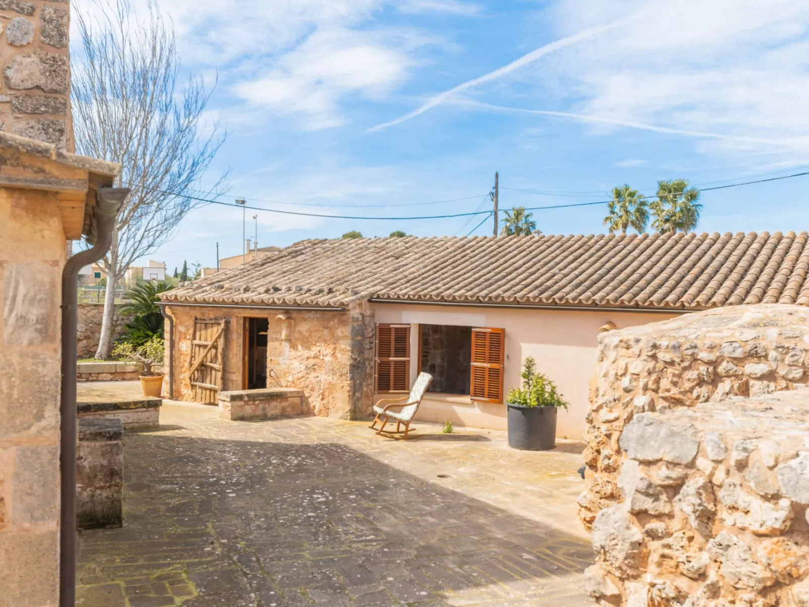 Petita des Llombards - Dehors