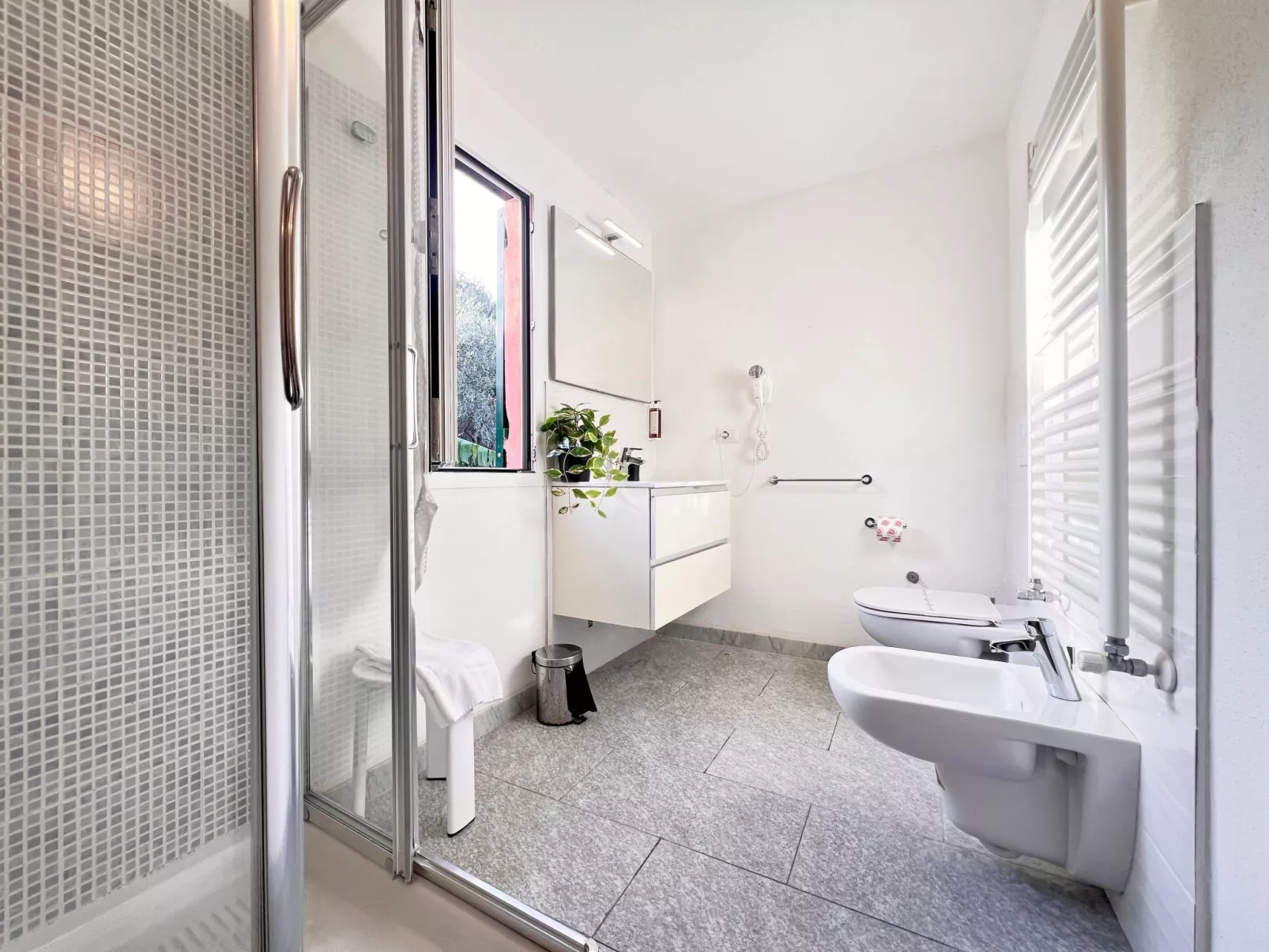 Wohnung im zweiten Stock mit Parkplatz und Garten - Image-tags.info