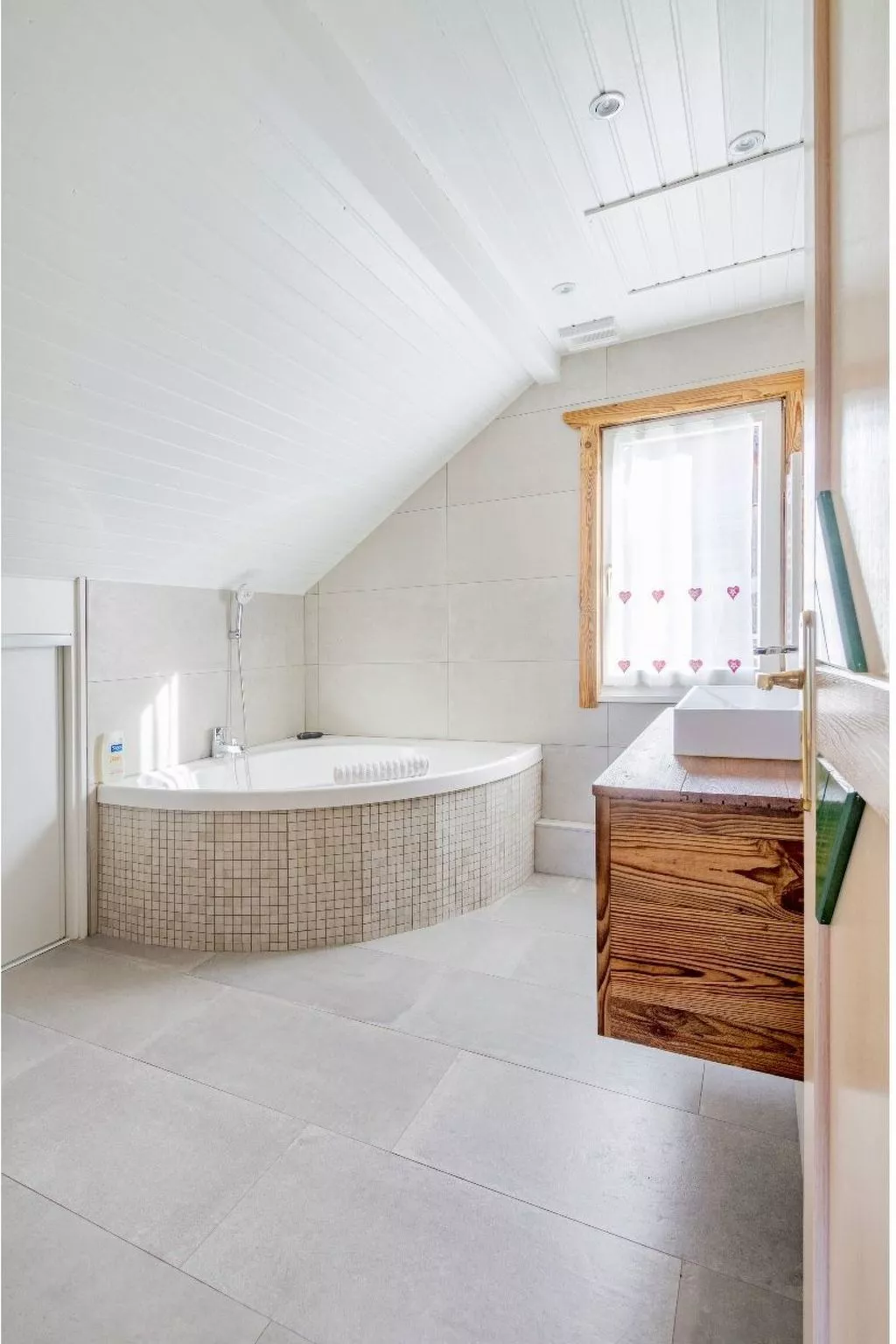 Chalet "Le Flocon Bleu" mit Blick auf das Wasser - Image-tags.info