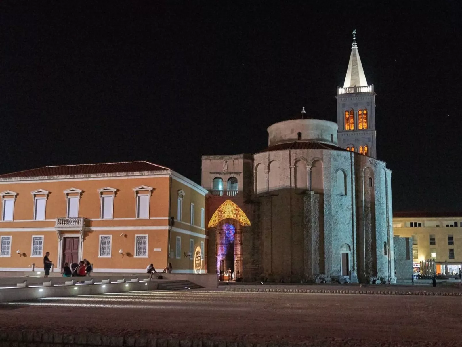 Strandhaus mit Pool in Meeresnähe - Image-tags.info