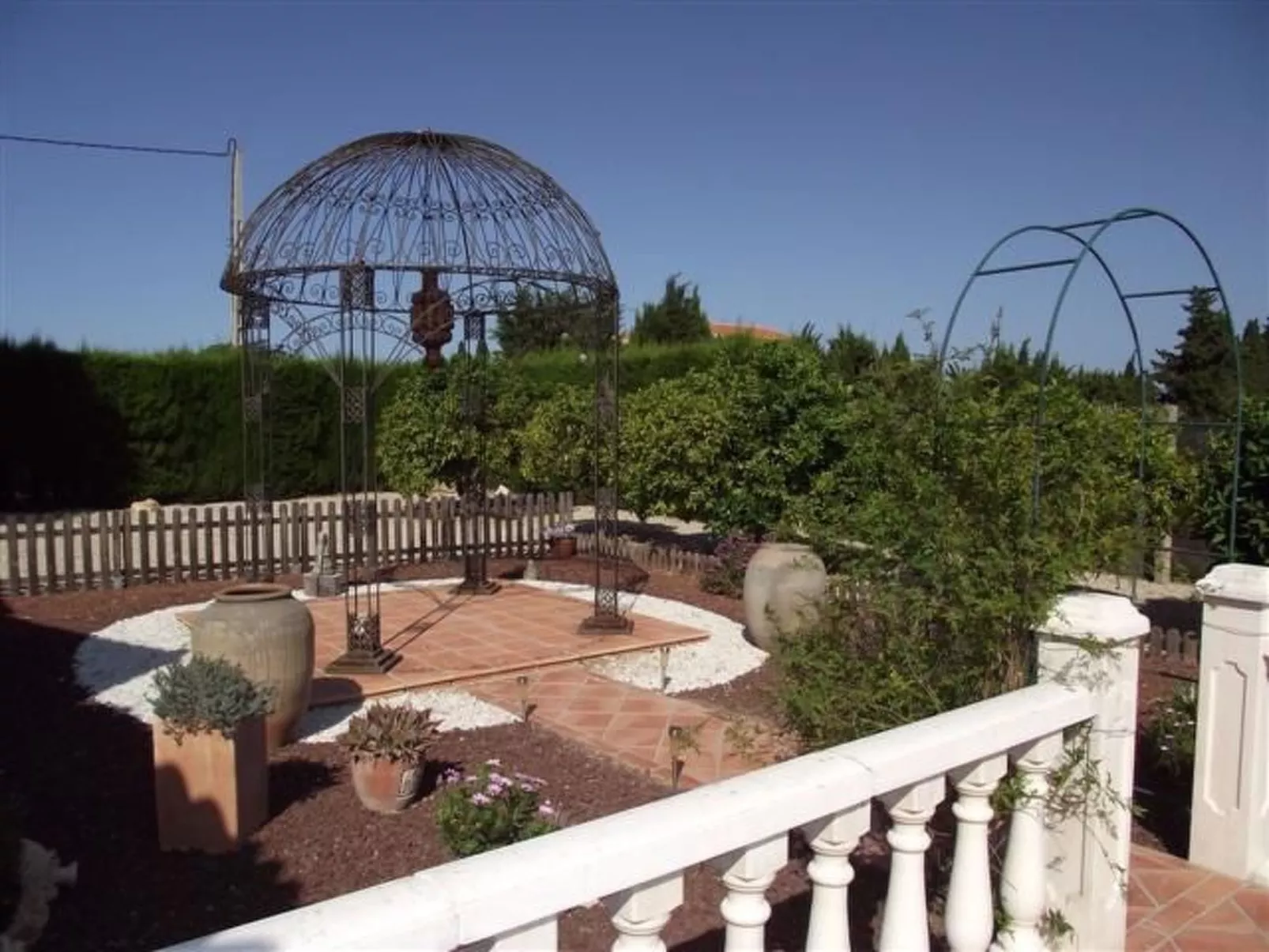 Villa im spanischen Stil mit großem Pool und ein - Image-tags.info