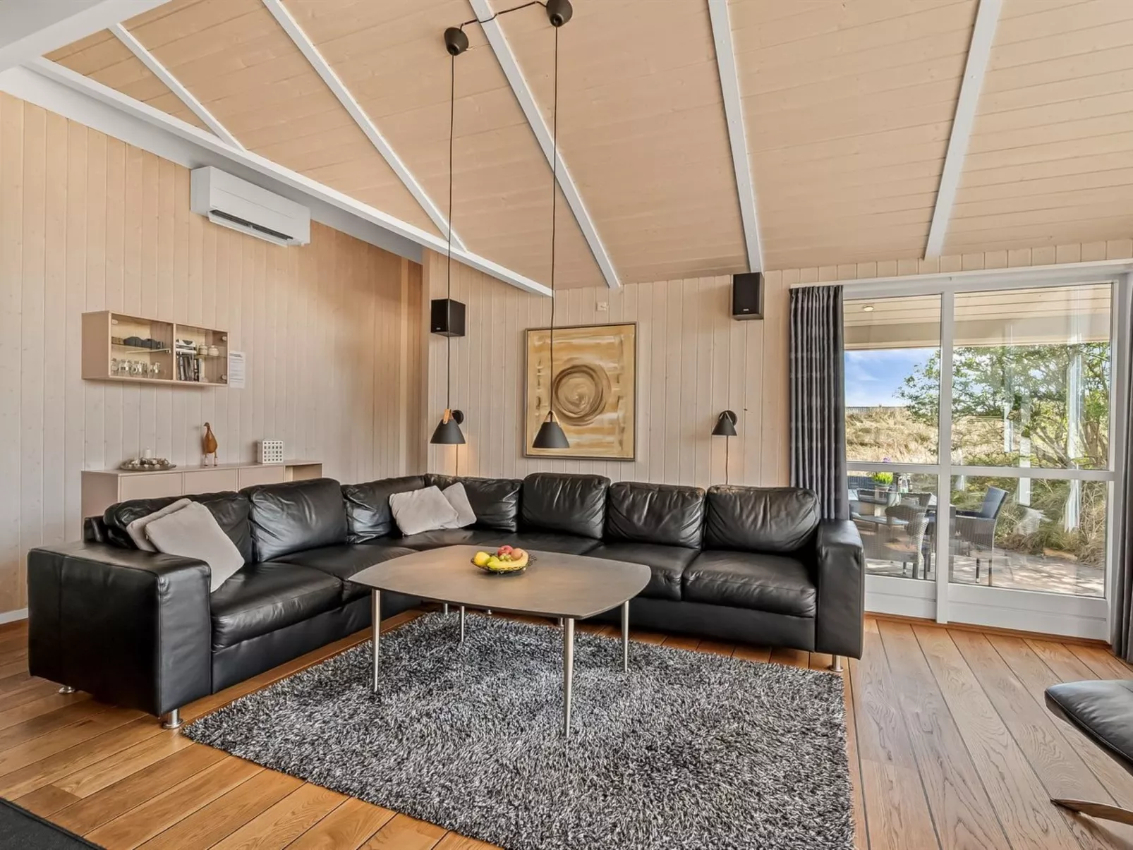 "Arine" - 700m to the fjord - Inside