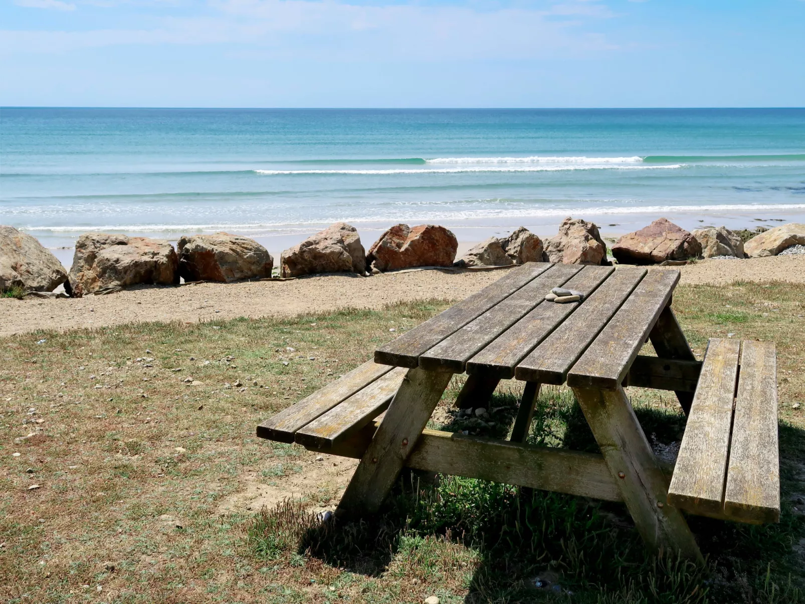 Les Volets Rouges - Draußen