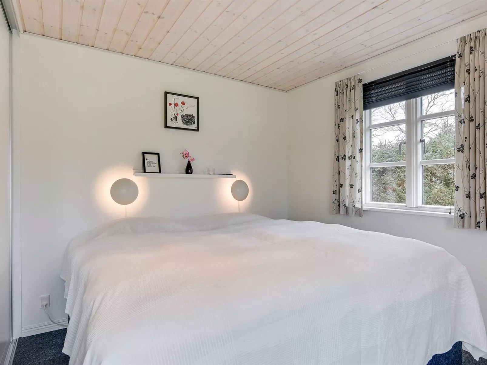 "Benita" - 400m to the fjord-Dedans