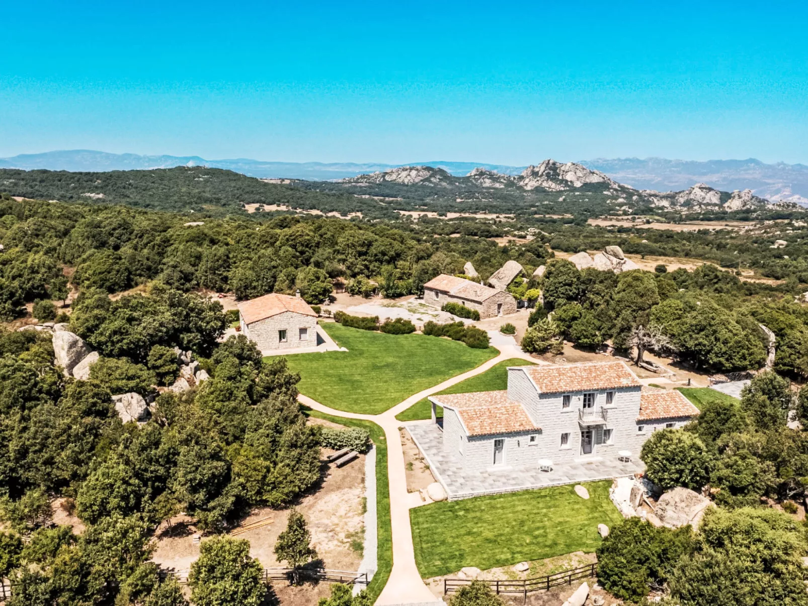 Stazzu Sarra di Monti-Draußen