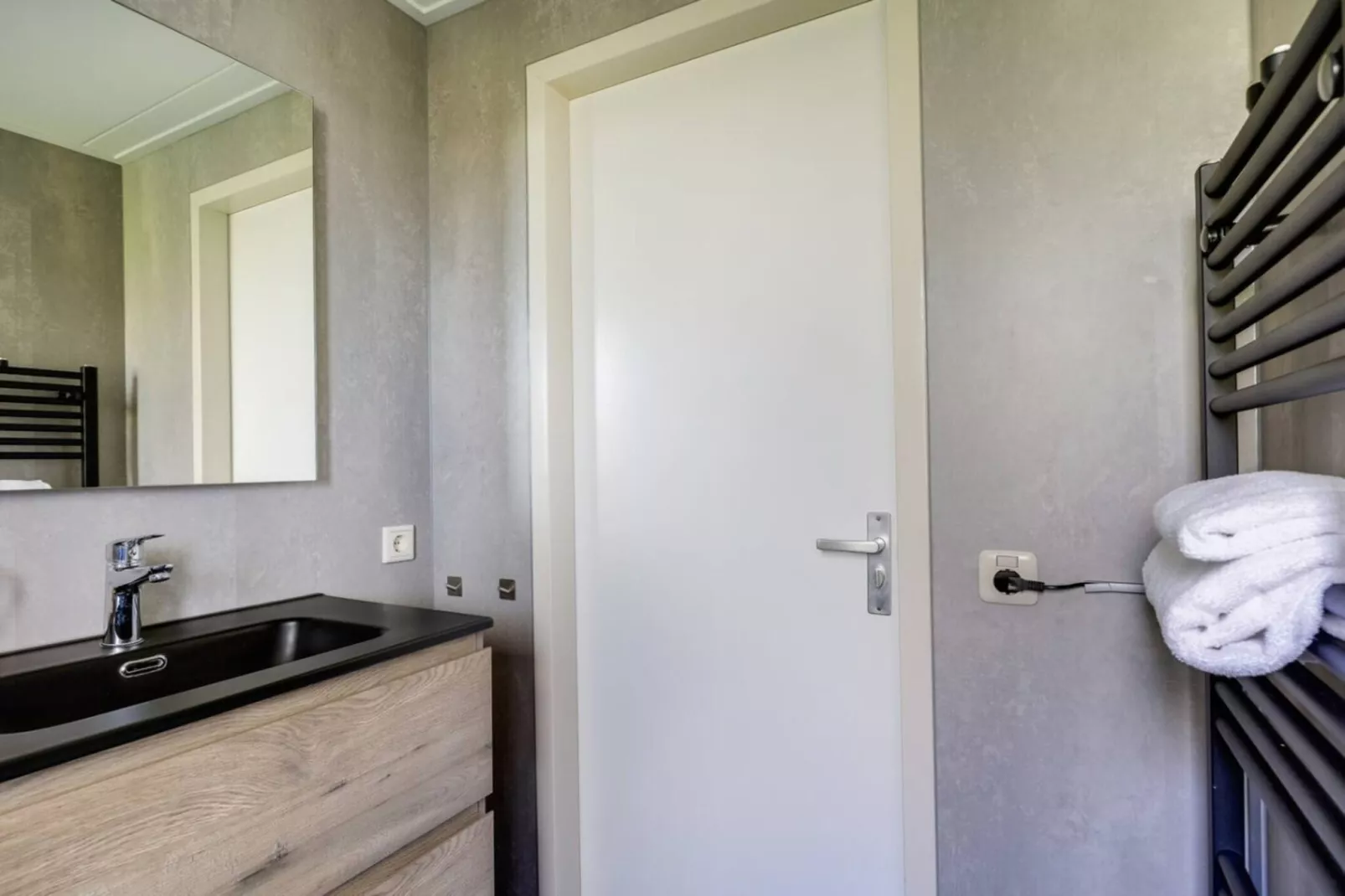 92 | Gaai | Prachtige bungalow nabij natuur-Bathroom