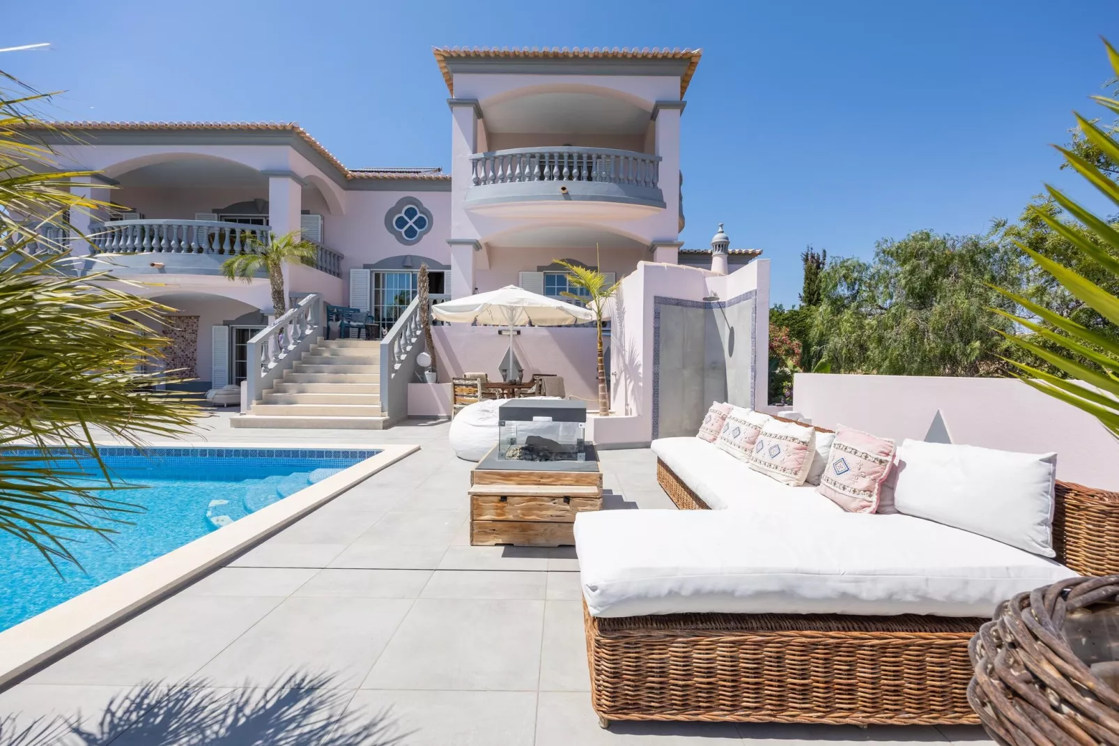 Surga - Terrasse / balcon