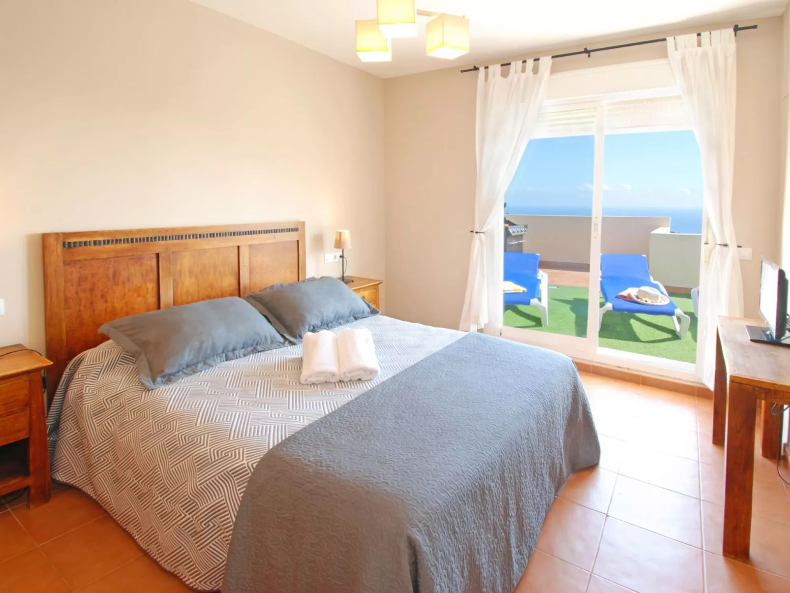 Penthouse, Jacuzzi, Meerblick, BBQ,wifi, AC - Dedans