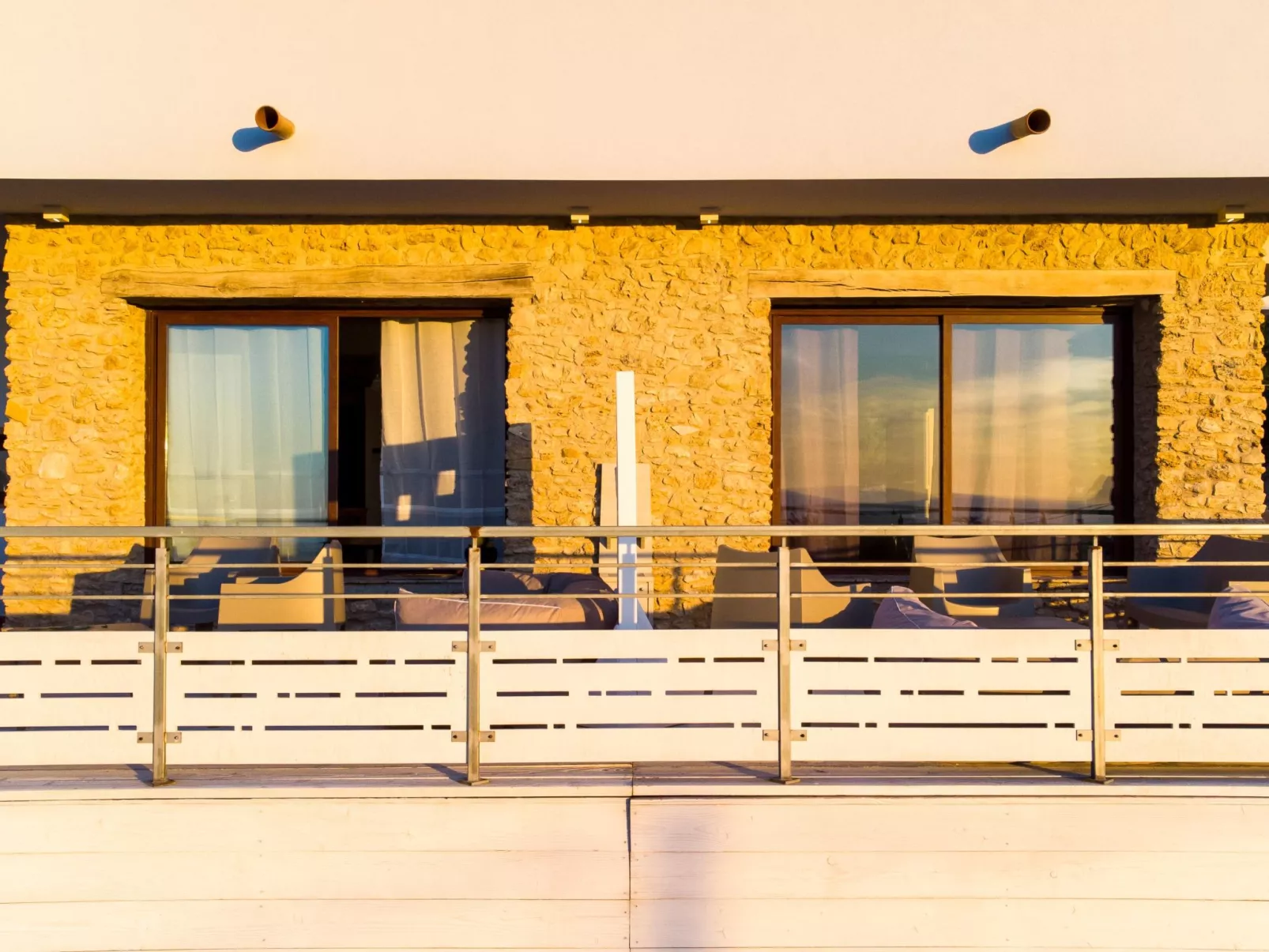 Lila Wohnung mit Schwimmbad und Meerblick - Image-tags.info