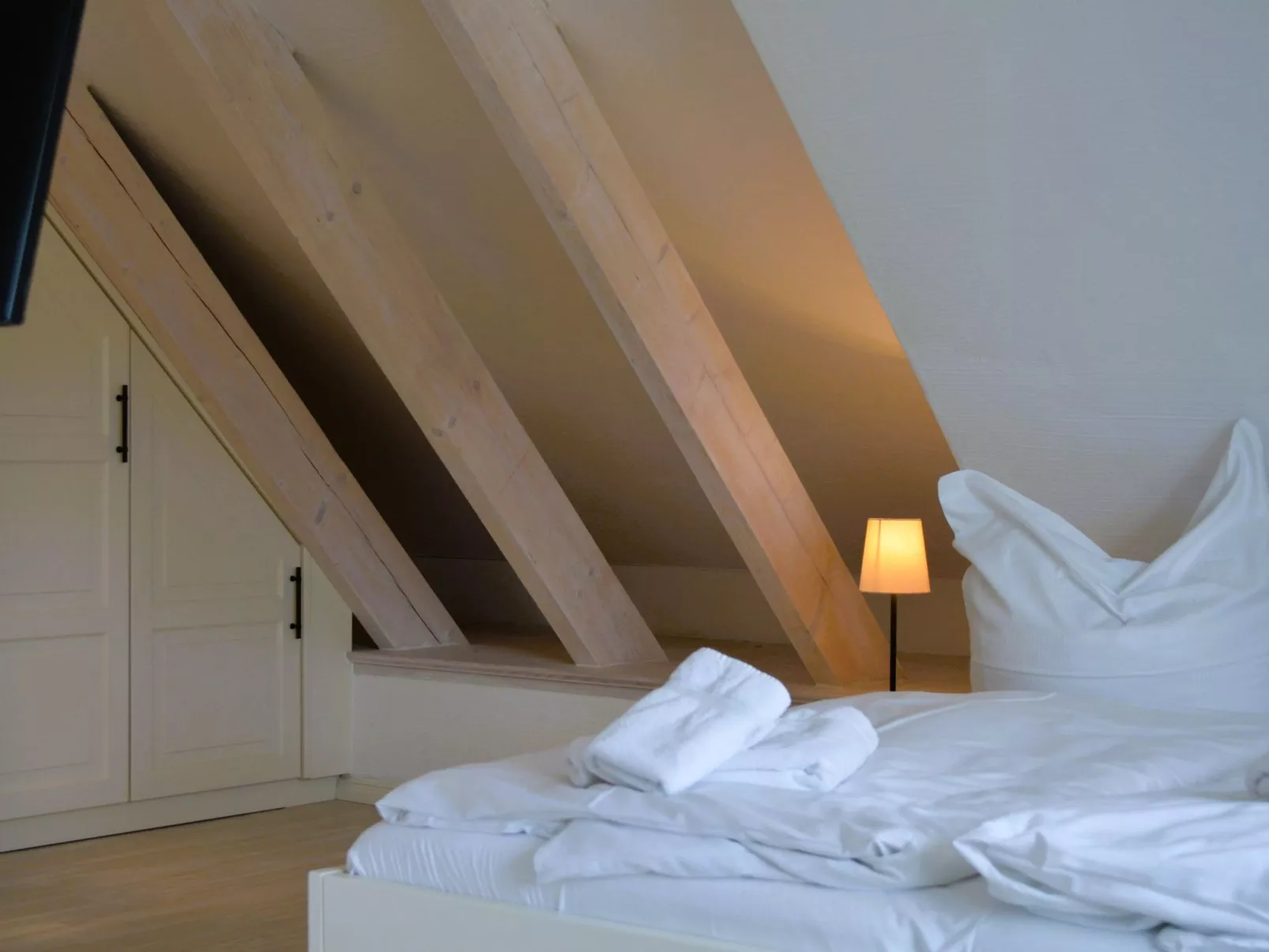 TRADITIONELLES REETDACHHAUS MIT SAUNA, KAMINOFEN UND PRIVATEM WASSERZUGANG - Image-tags.info