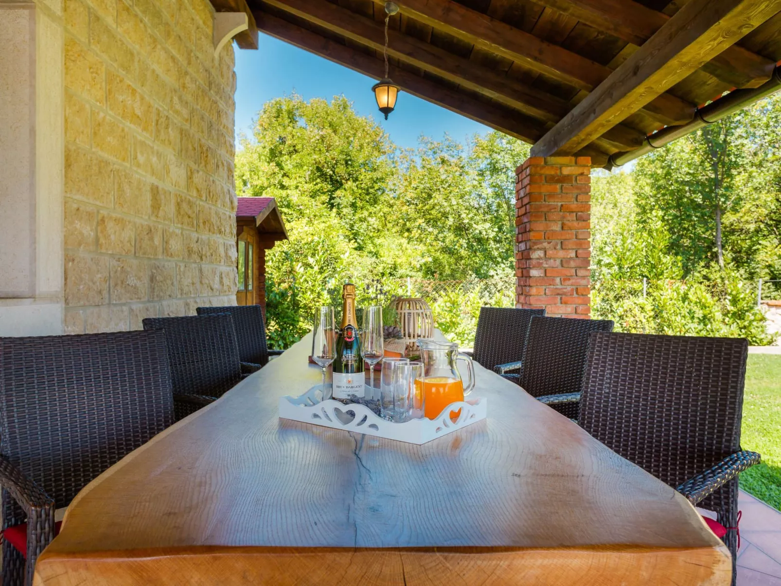 Villa Kamenica  im mediterranen Stil mit Innen- und Außenpool - Image-tags.info