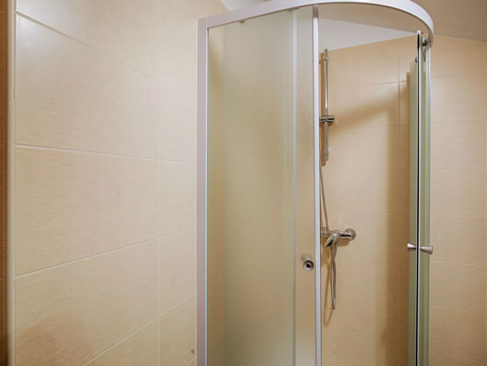 Luxuriöse Villa mit Pool, großem mediterranen Garten und Kinderspielplatz. - Image-tags.info