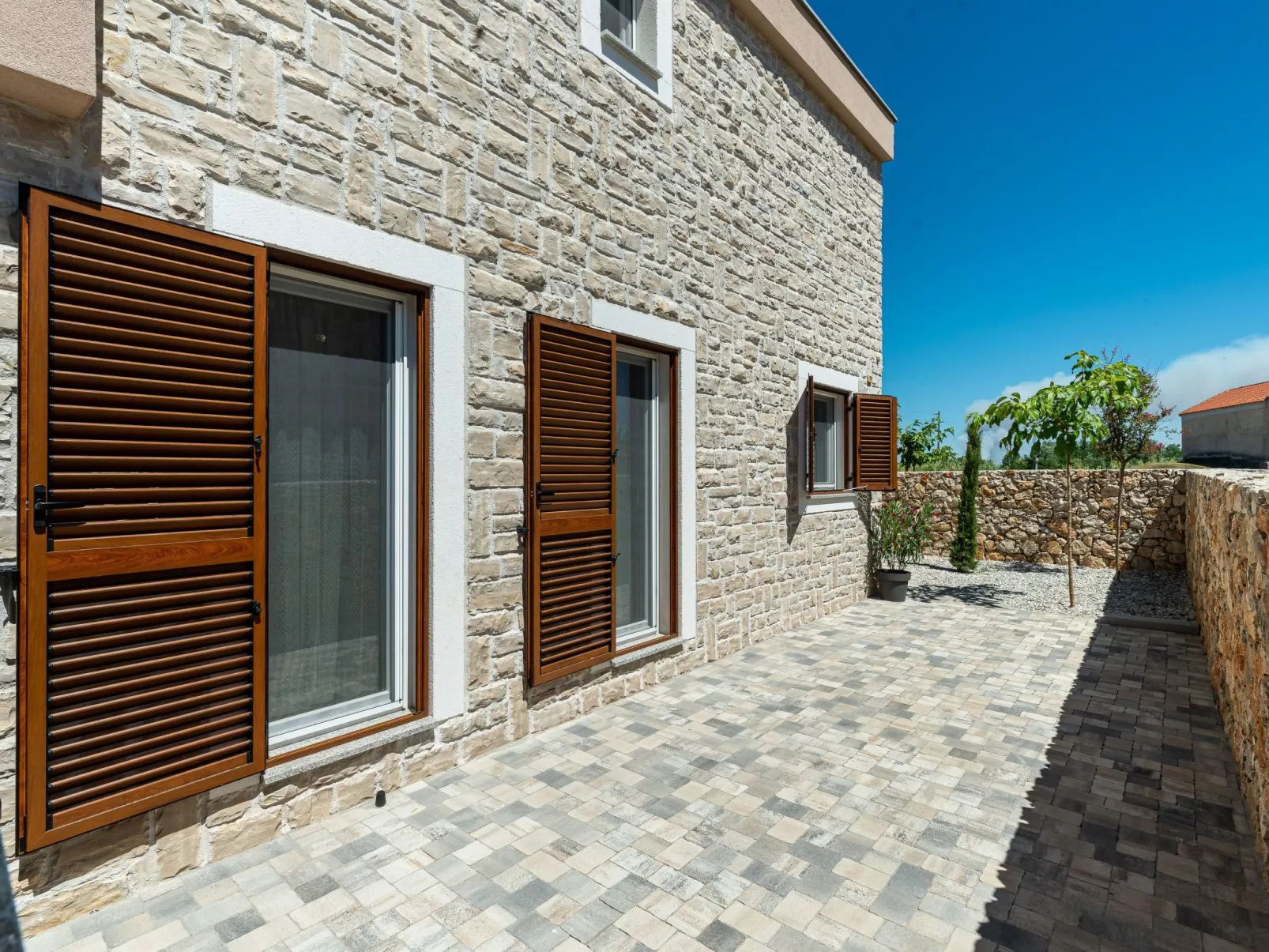 Neue Luxusvilla mit Schwimmbad, Sauna - Image-tags.info