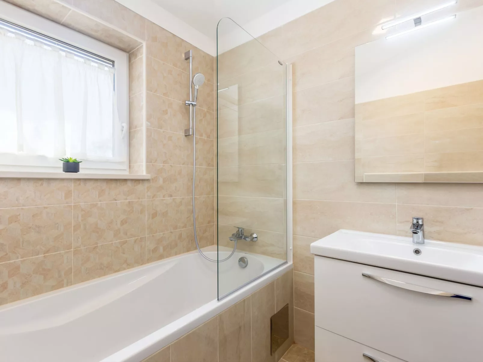 Schöne Villa in einer ruhigen Umgebung mit Pool - Image-tags.info