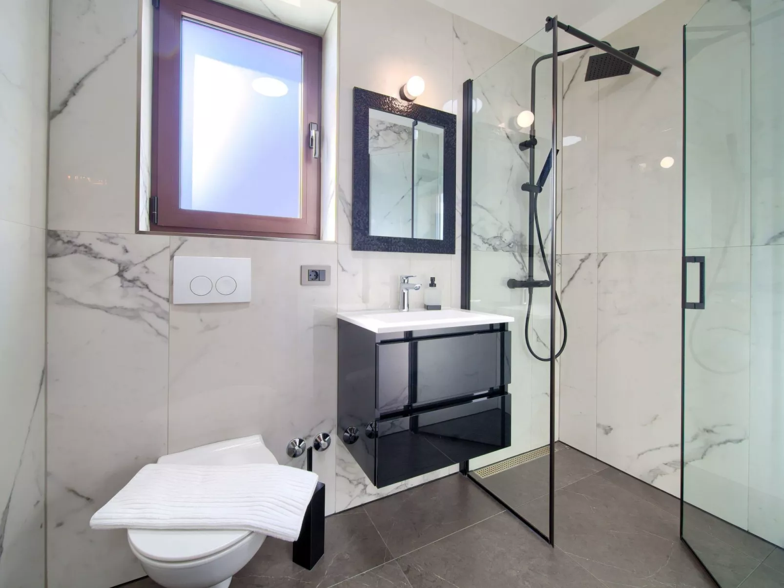 "Lana" mit Schwimmbad - Image-tags.info