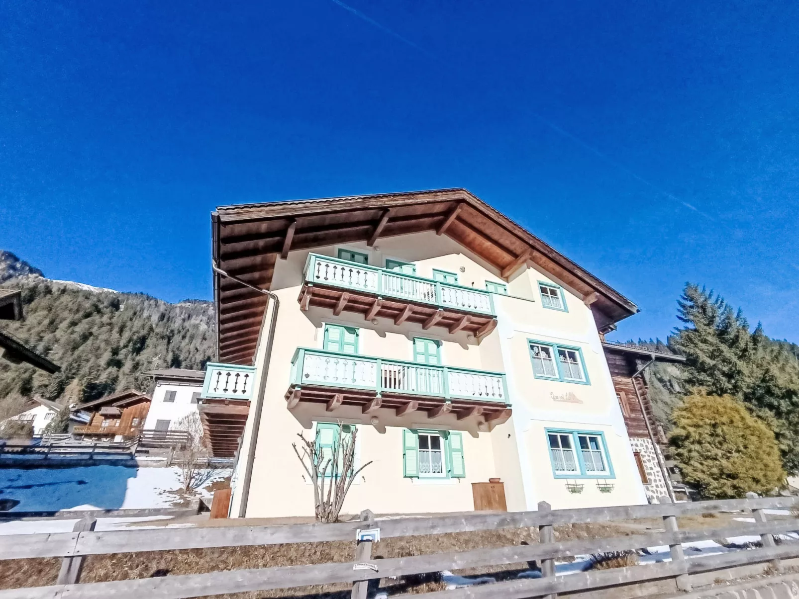 Cesa sot Larsec - Outside