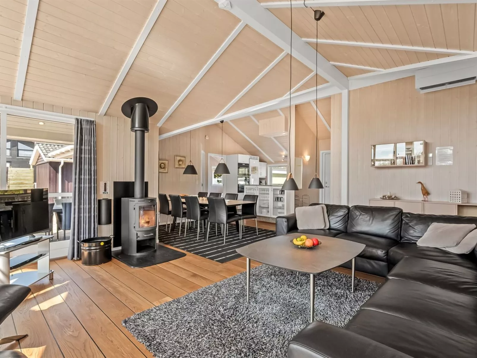 "Arine" - 700m to the fjord - Inside