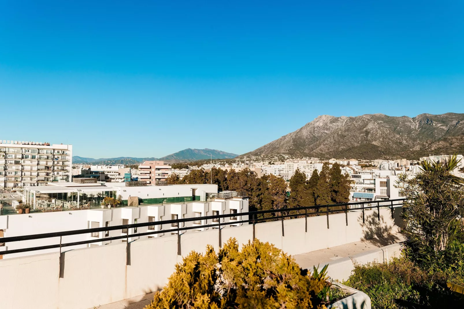 Marbell center - Areas within 1km in summer