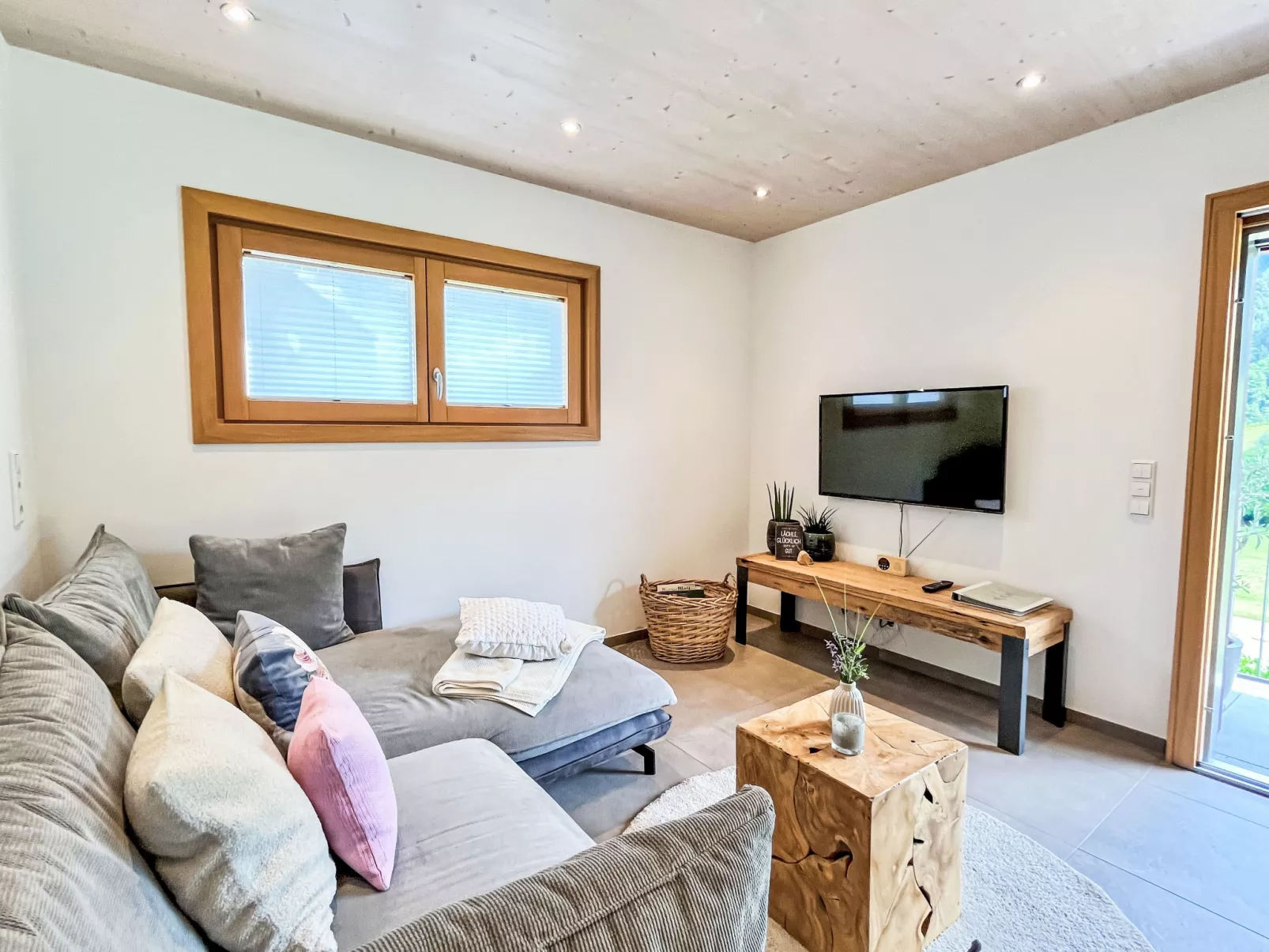 Kinast (HFT201)-Inside