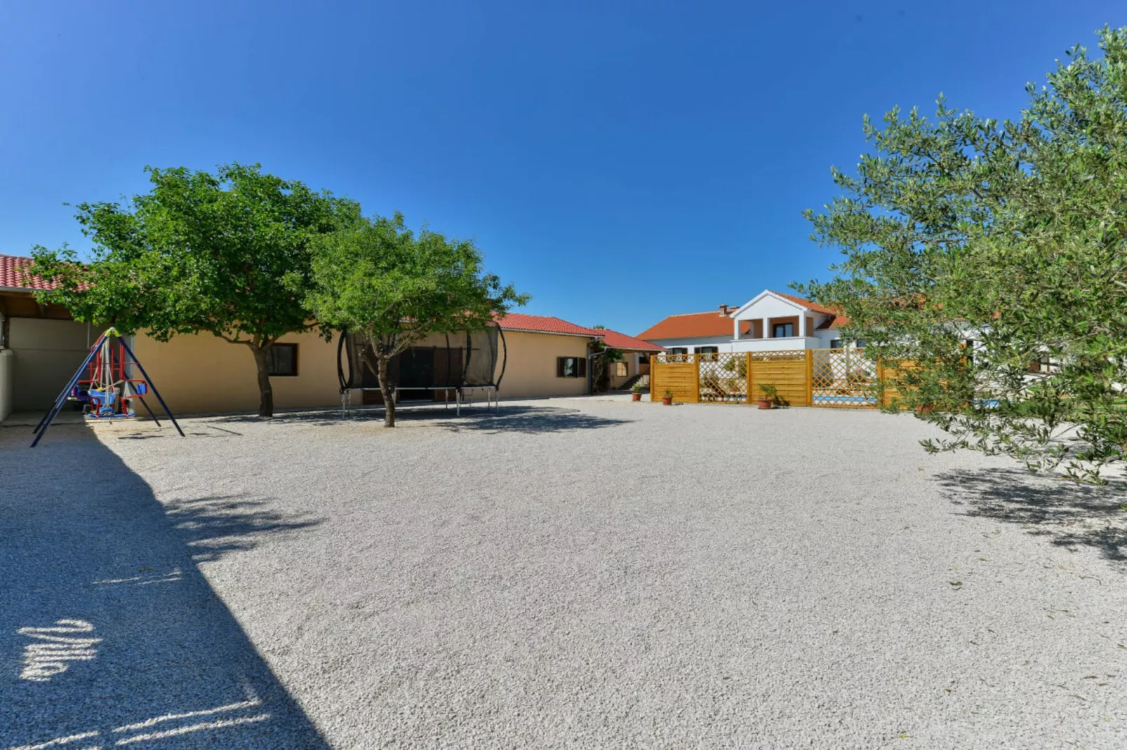 Marinic Comfortable holiday residence-Gardens in summer