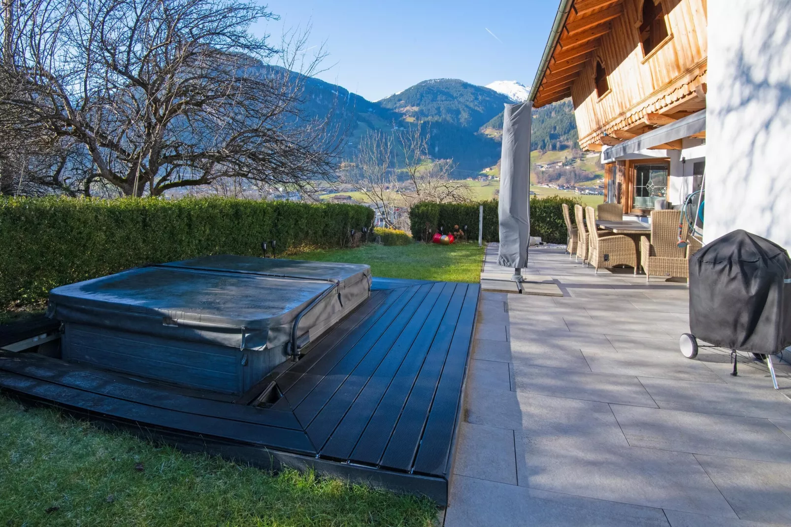 Exklusive Ferienwohnung mit Whirlpool-Jardins en été