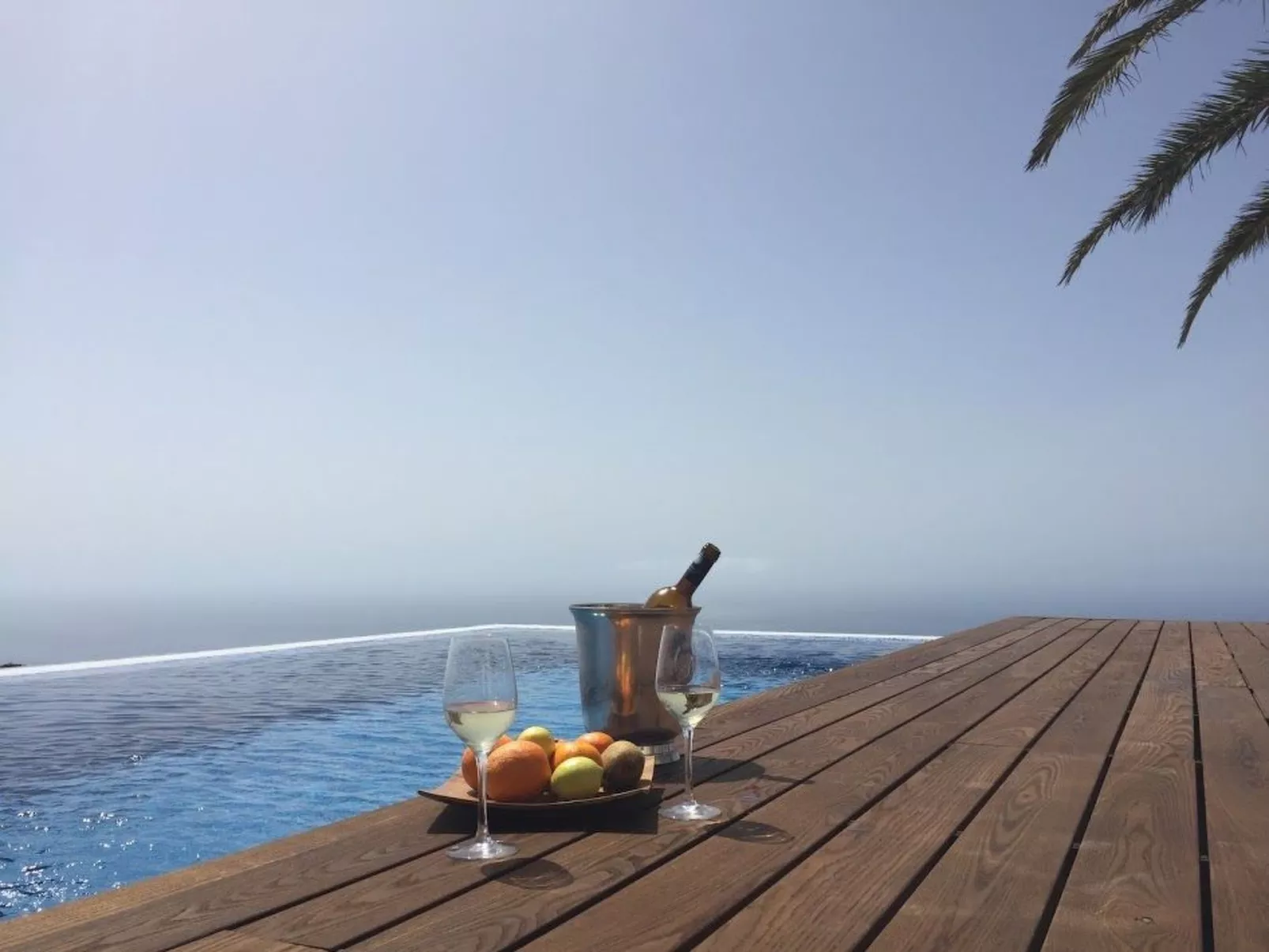 Romantische Ferienvilla mit Infinity-Pool und Panoramameerblick - Image-tags.info