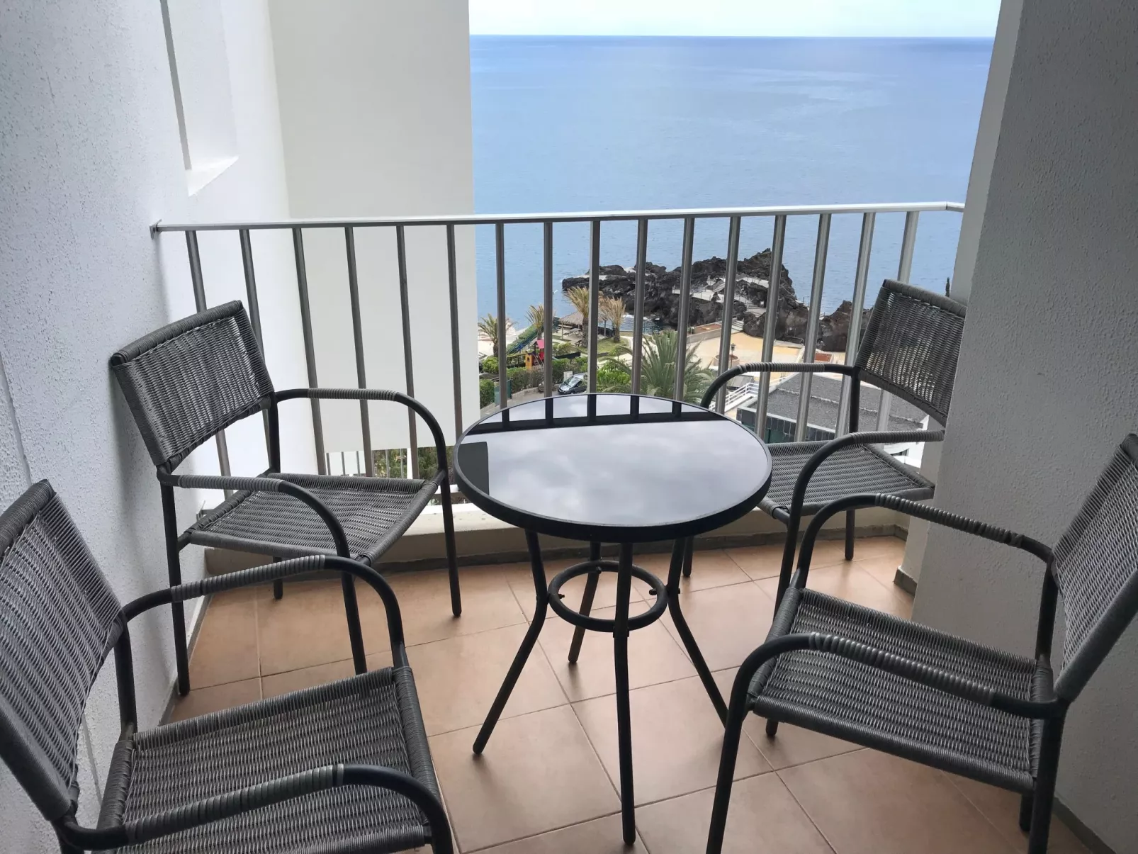 Mit Blick auf das Wasser - Image-tags.info