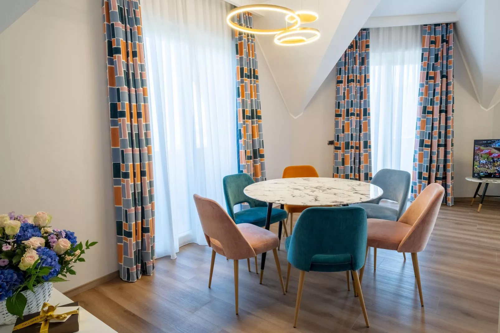 Residence Carl & Do Baveno-Bilo Deluxe Lake View-Dining room