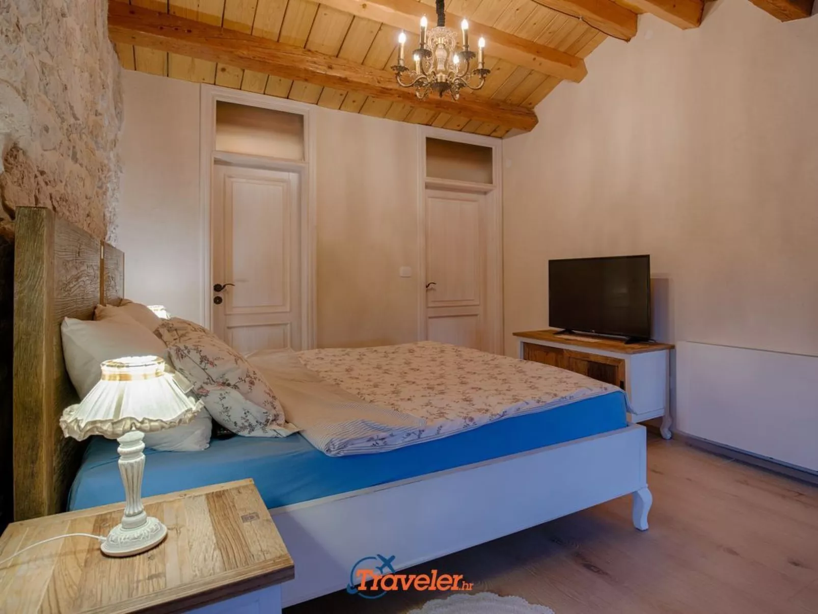 Schöne Steinvilla mit beheiztem Pool und Sauna - Image-tags.info