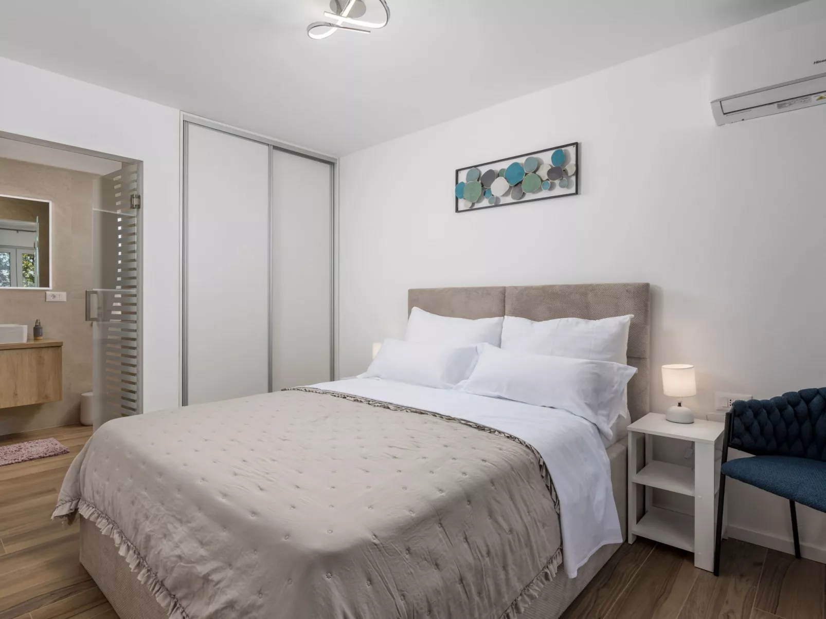 Romantische Villa mit Pool, umgeben von Natur - Image-tags.info