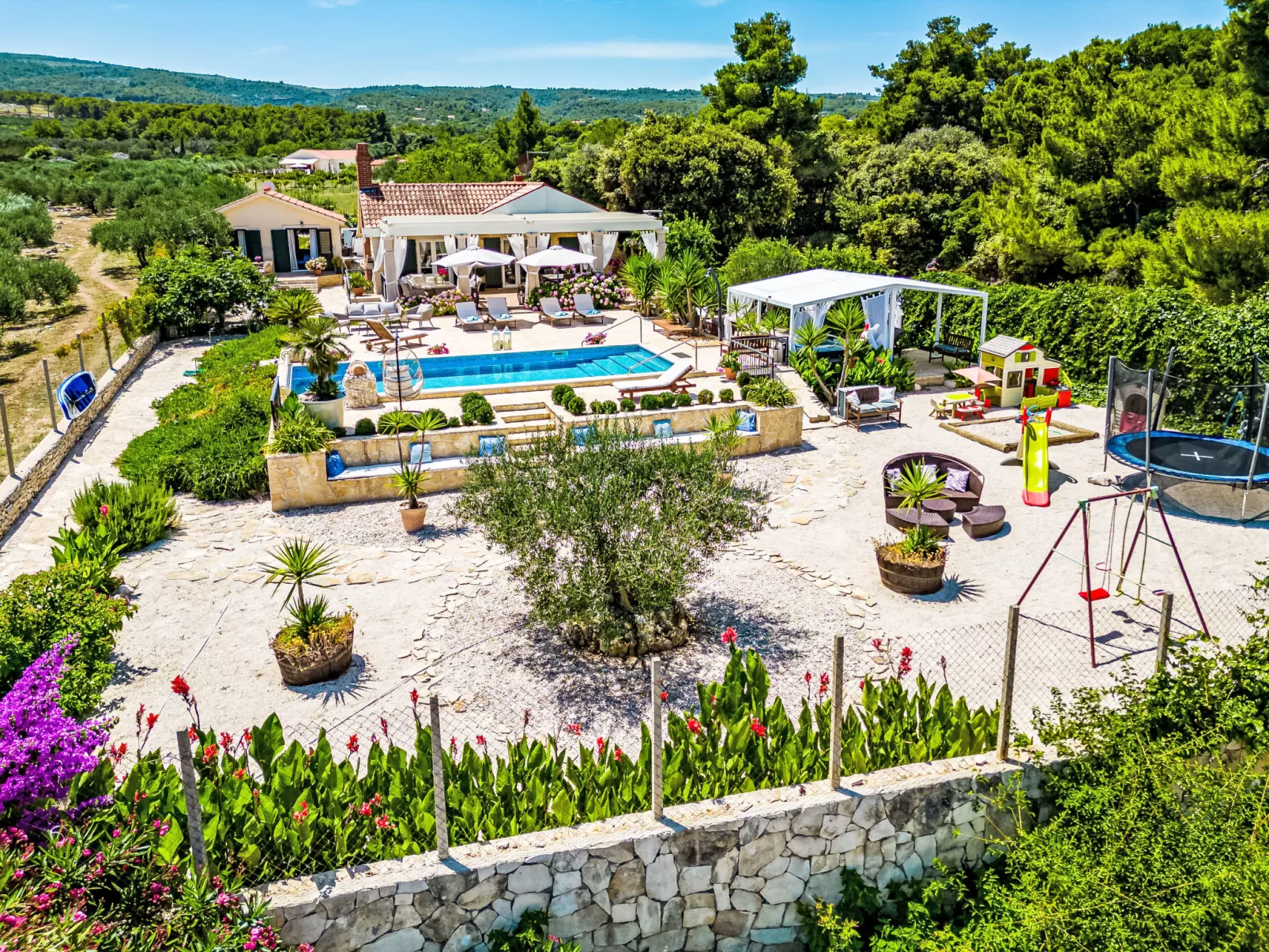 Villa Mutnik-Draußen