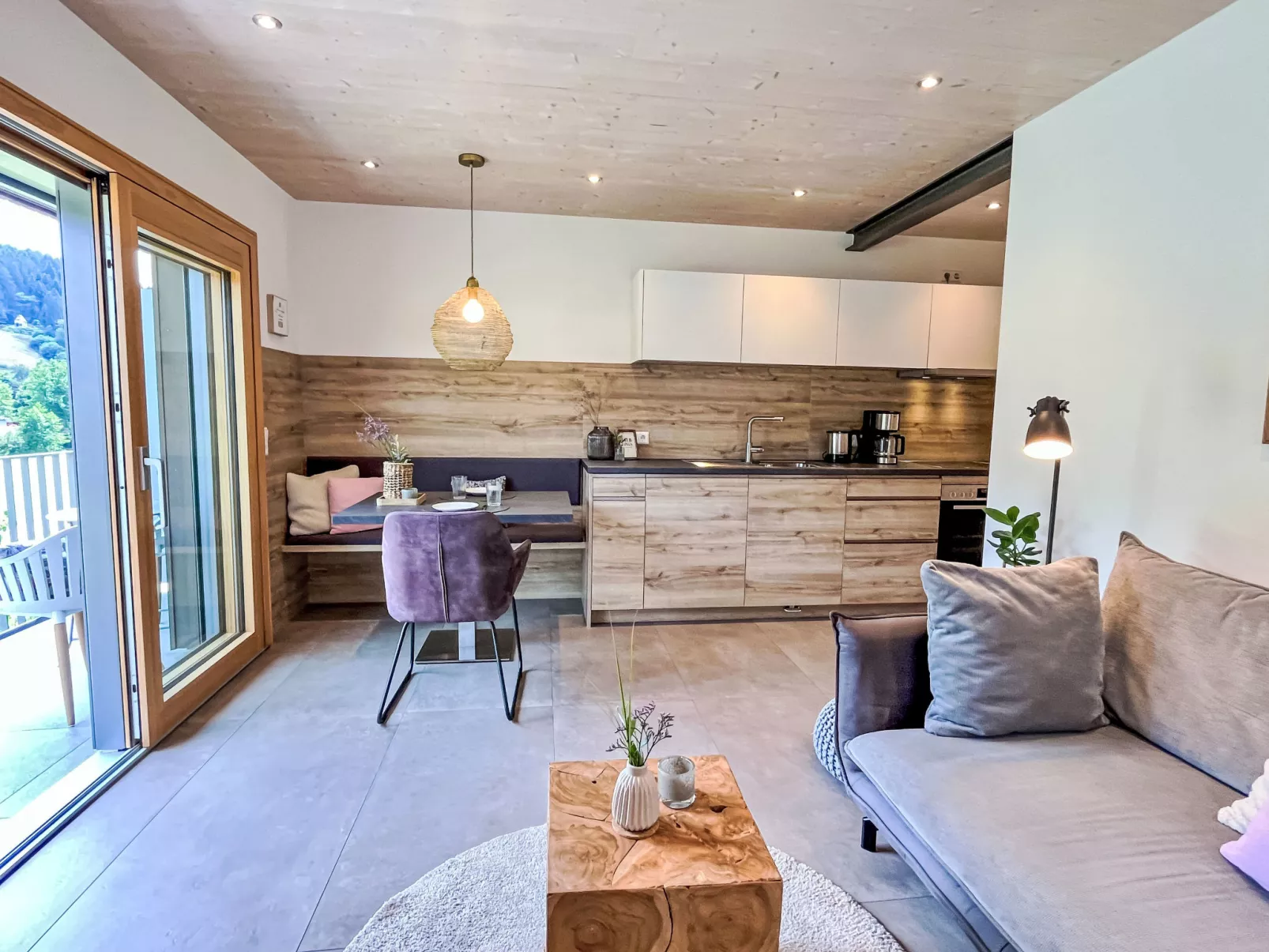 Kinast (HFT201)-Inside