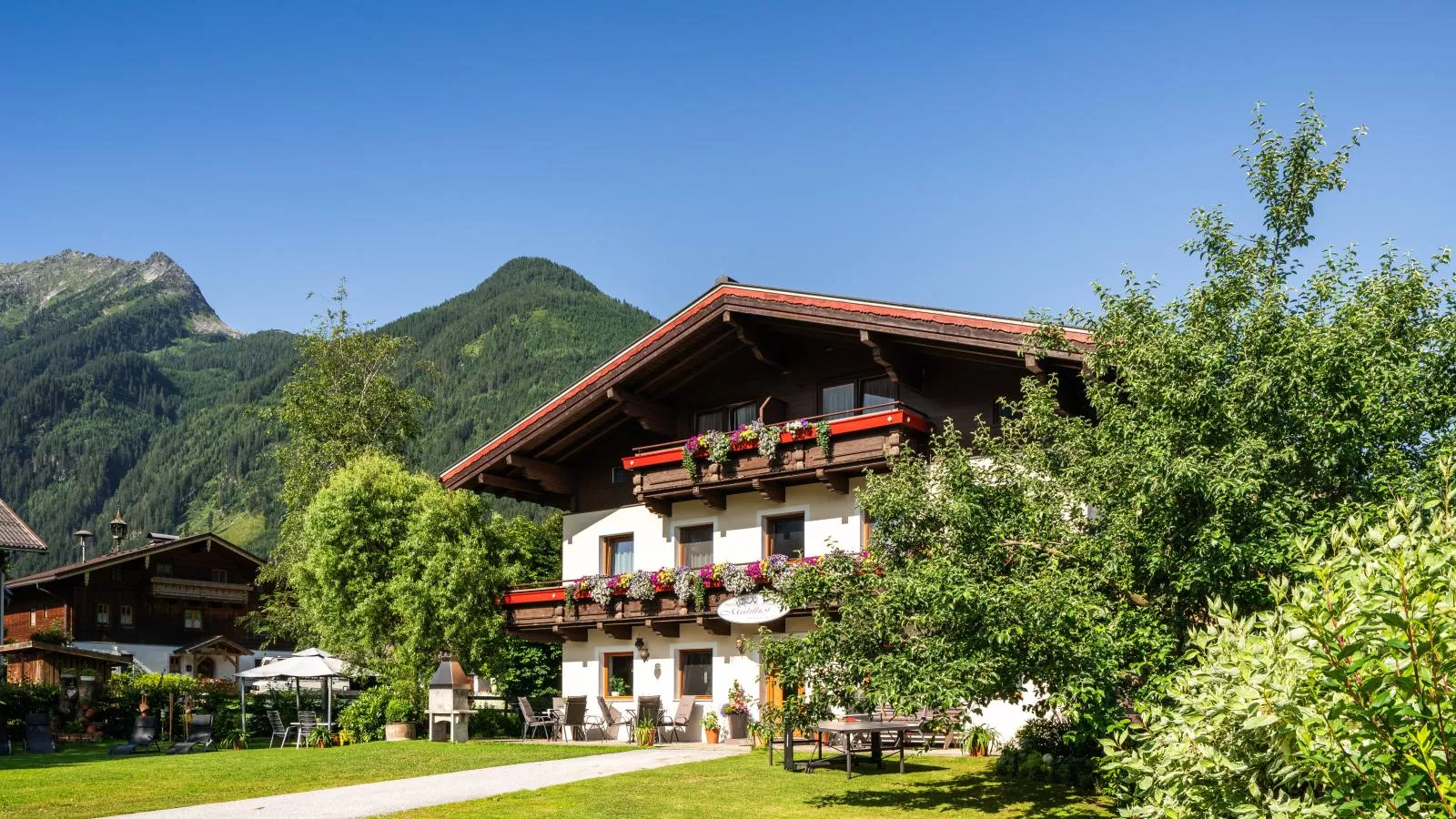 Mühlhof-Exterior in summer