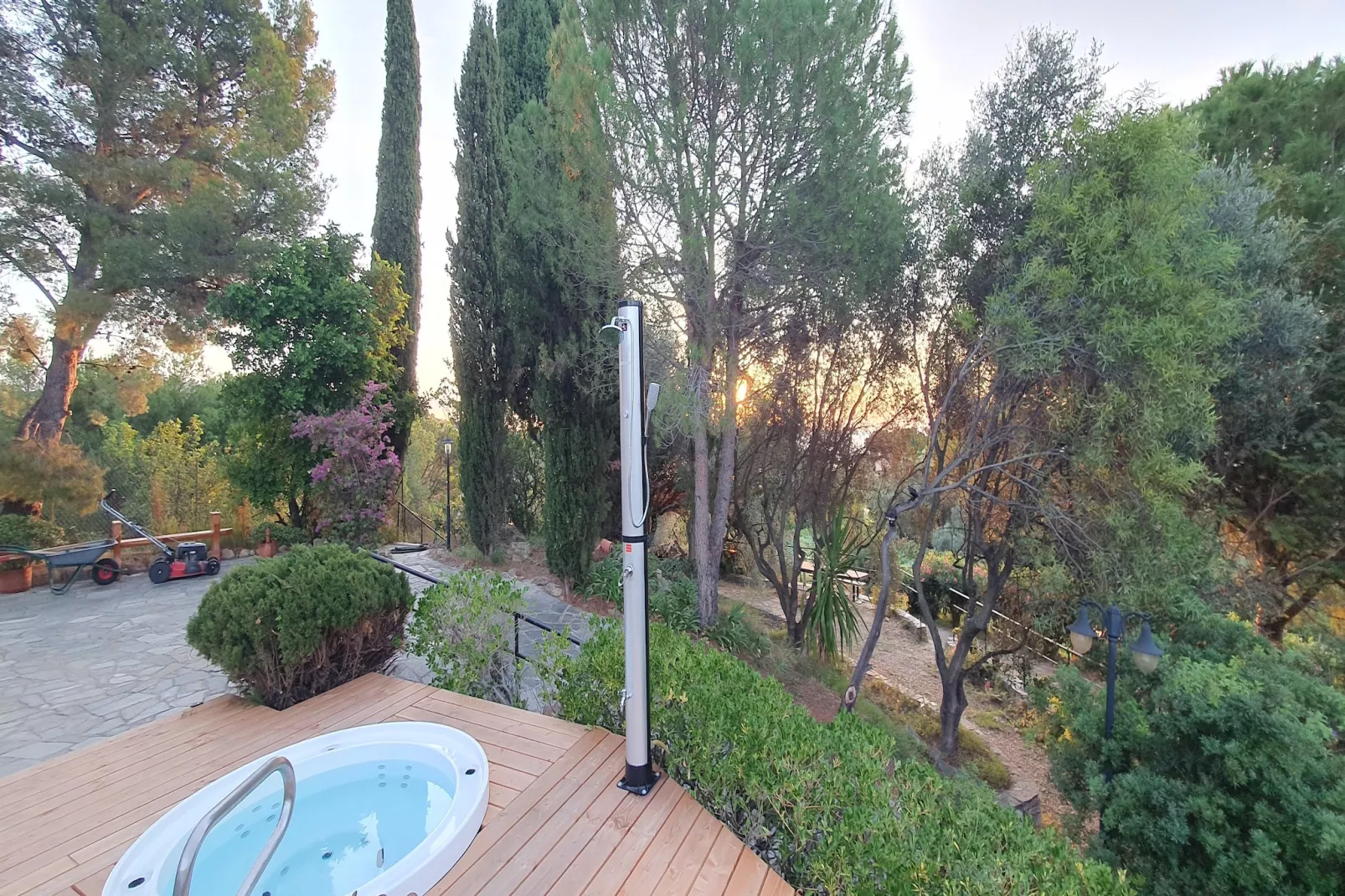 Charmante Villa mit drei Apartments und Meerblick KReidl-Bien-être