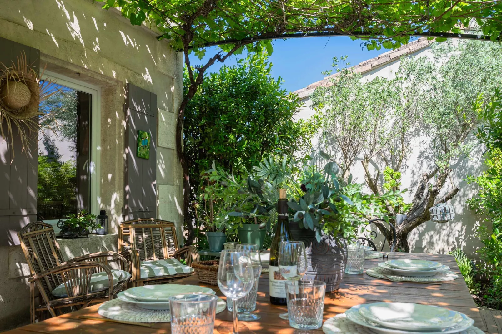 Mas authentique à Paradou Alpilles-Terrace balcony