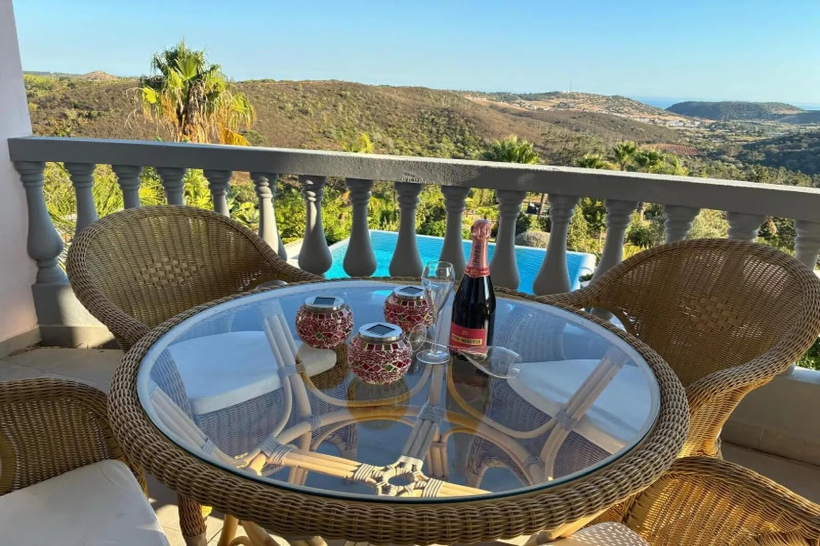 Surga 2 - Terrasse / balcon