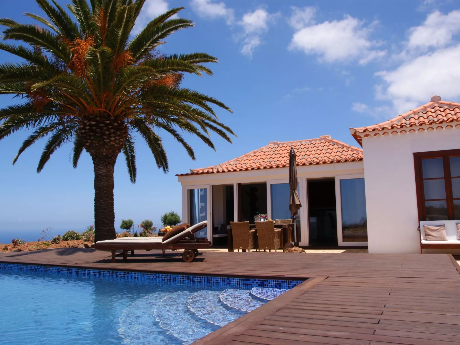 Romantische Ferienvilla mit Infinity-Pool und Panoramameerblick - Image-tags.info