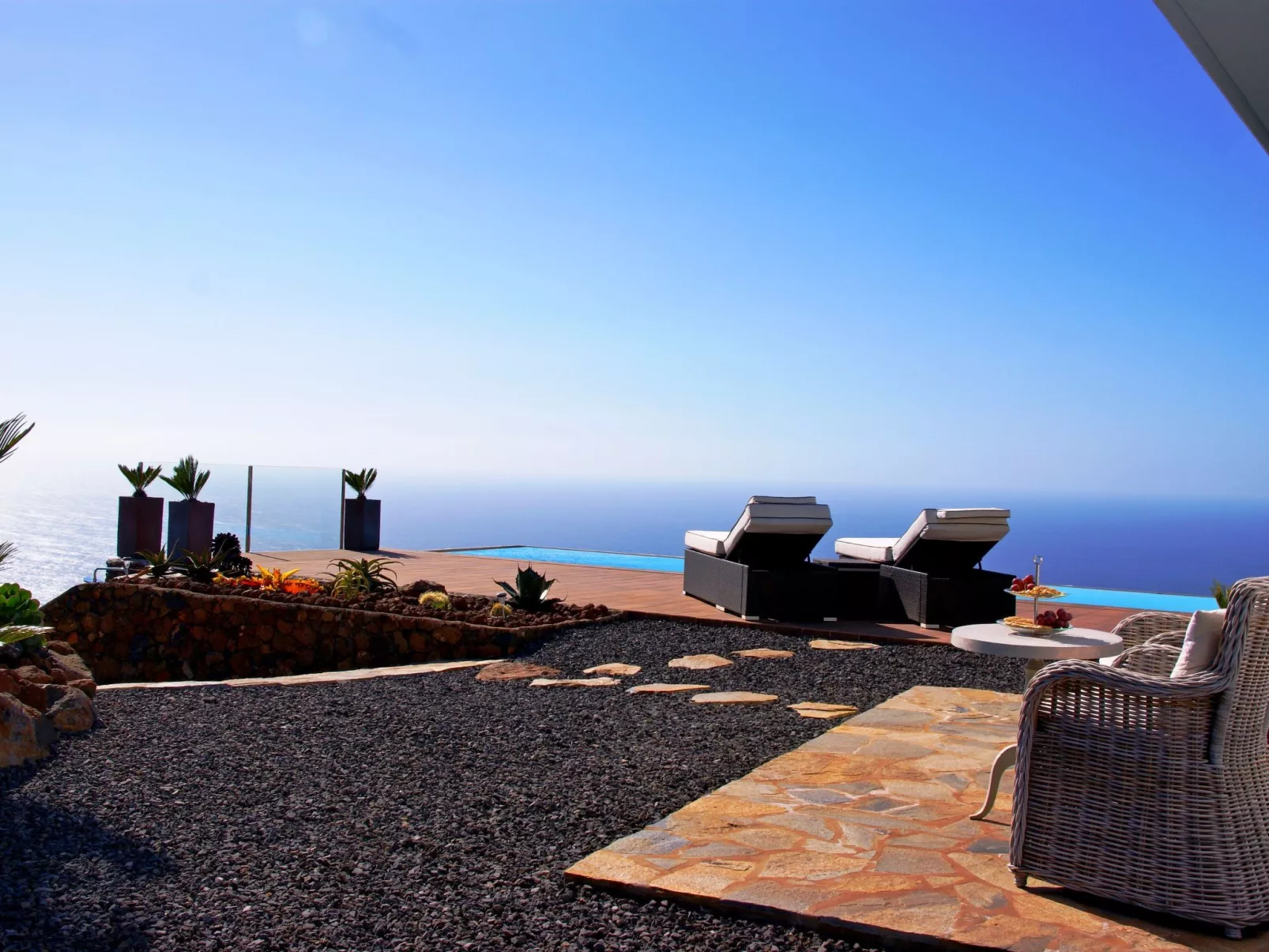 Moderne Architekten-Villa mit Infinity-Pool und Meerblick - Image-tags.info