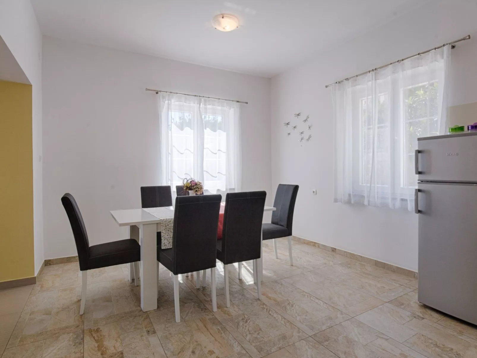 Luxuriöse Villa mit Pool, großem mediterranen Garten und Kinderspielplatz. - Image-tags.info